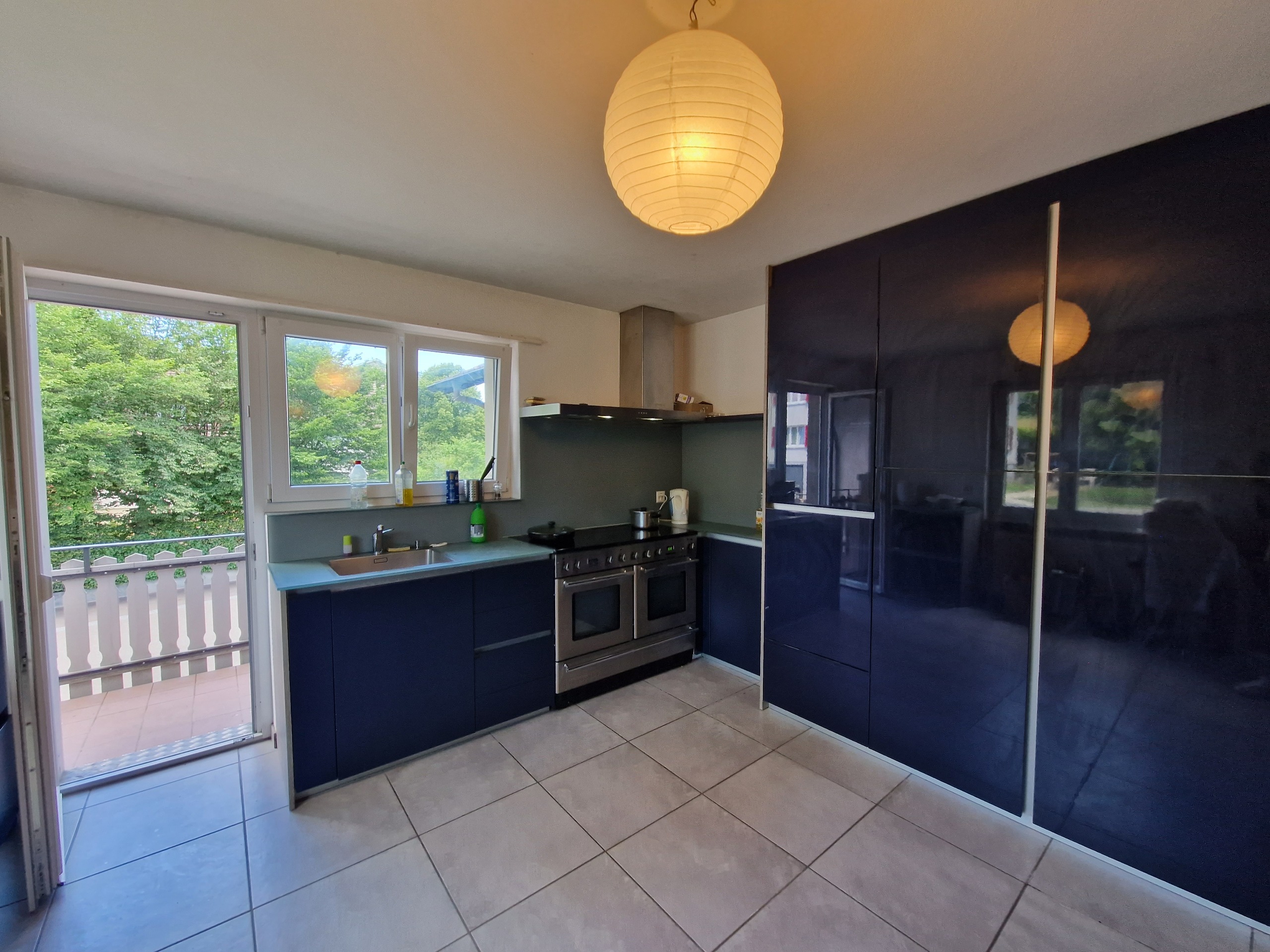 à l'étage - cuisine ouverte sur la salle à manger