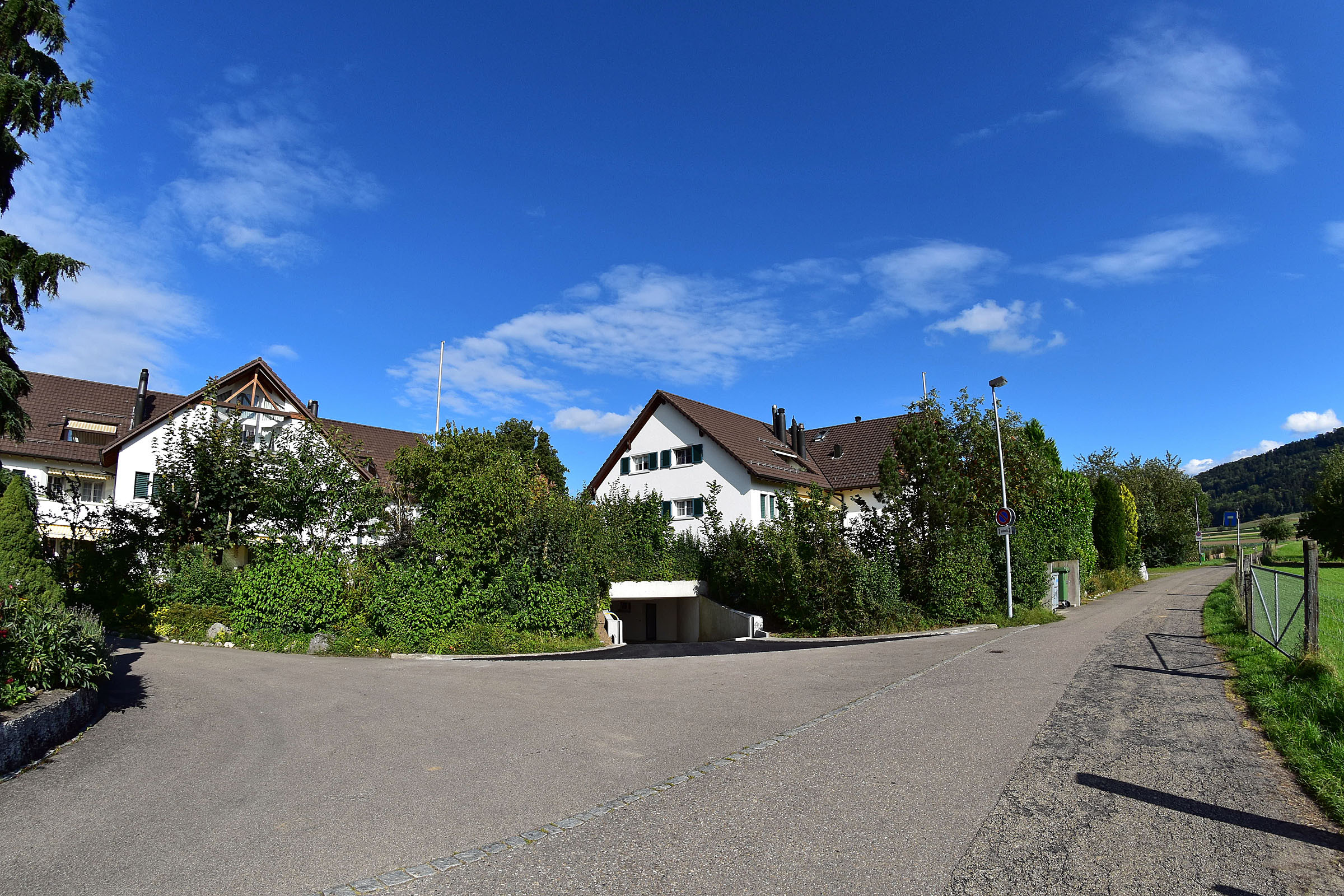 Zufahrt zur Wohnüberbauung mit gemeinsamer Tiefgarage