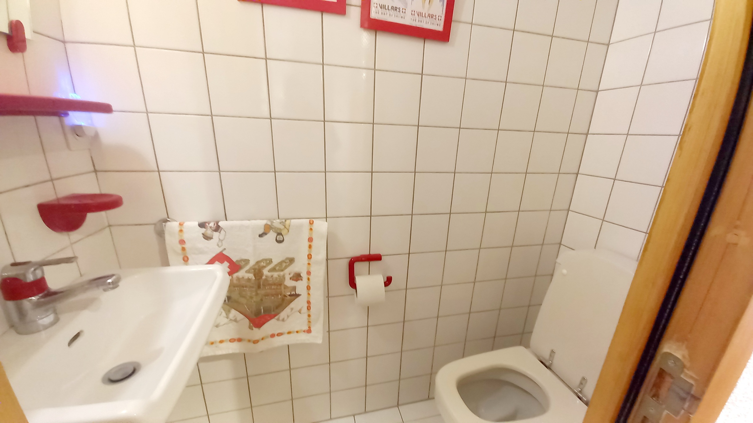 WC séparé - lavabo  WC séparé - lavabo