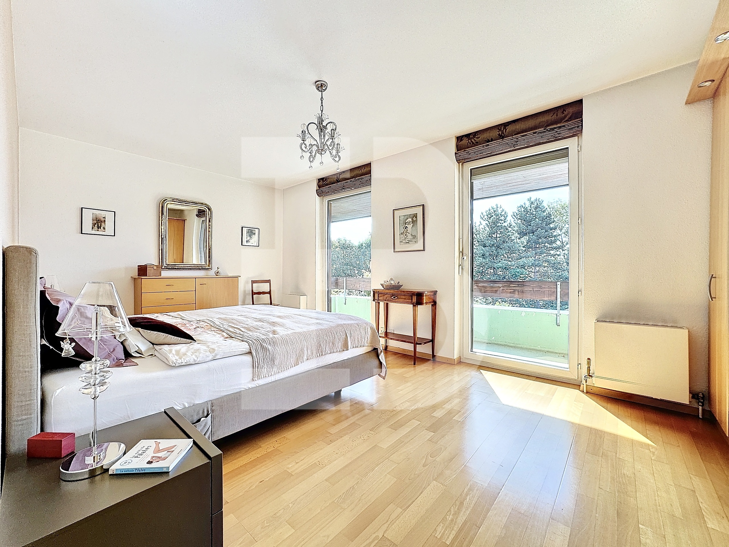 chambre principale avec balcon chambre principale avec balcon