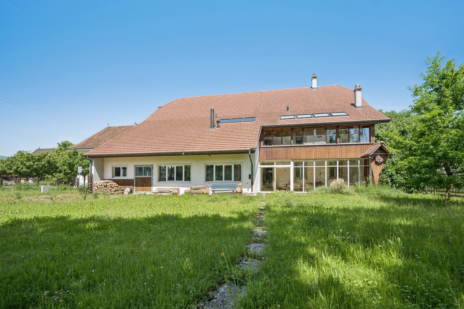 Photo 1