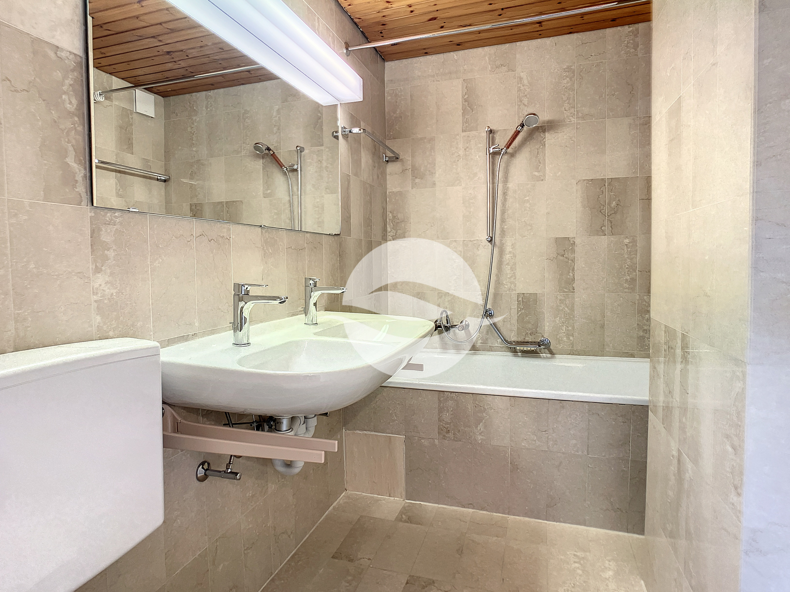 1er : Salle de bains 1er : Salle de bains