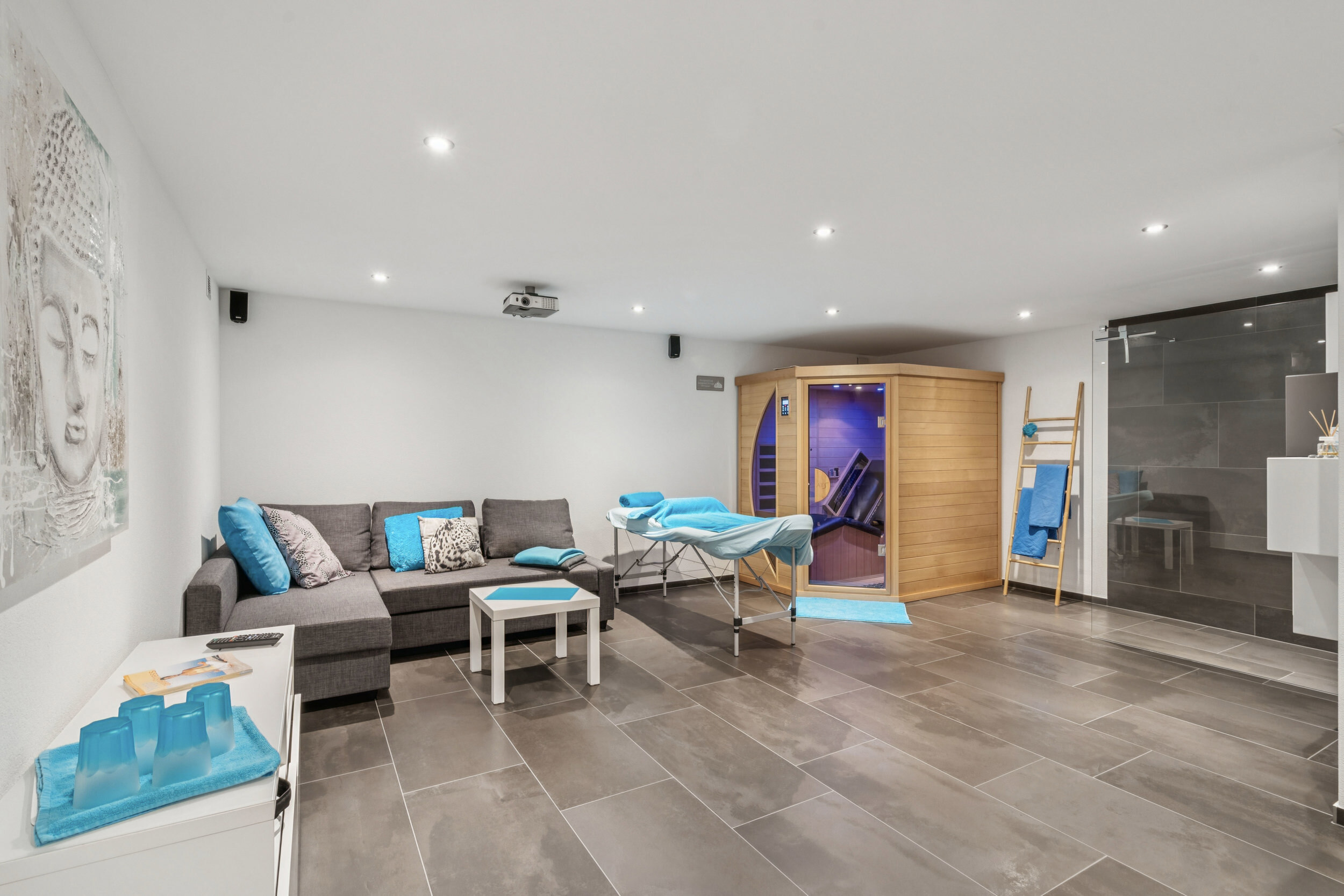 Homecinema/Sauna/DU im UG