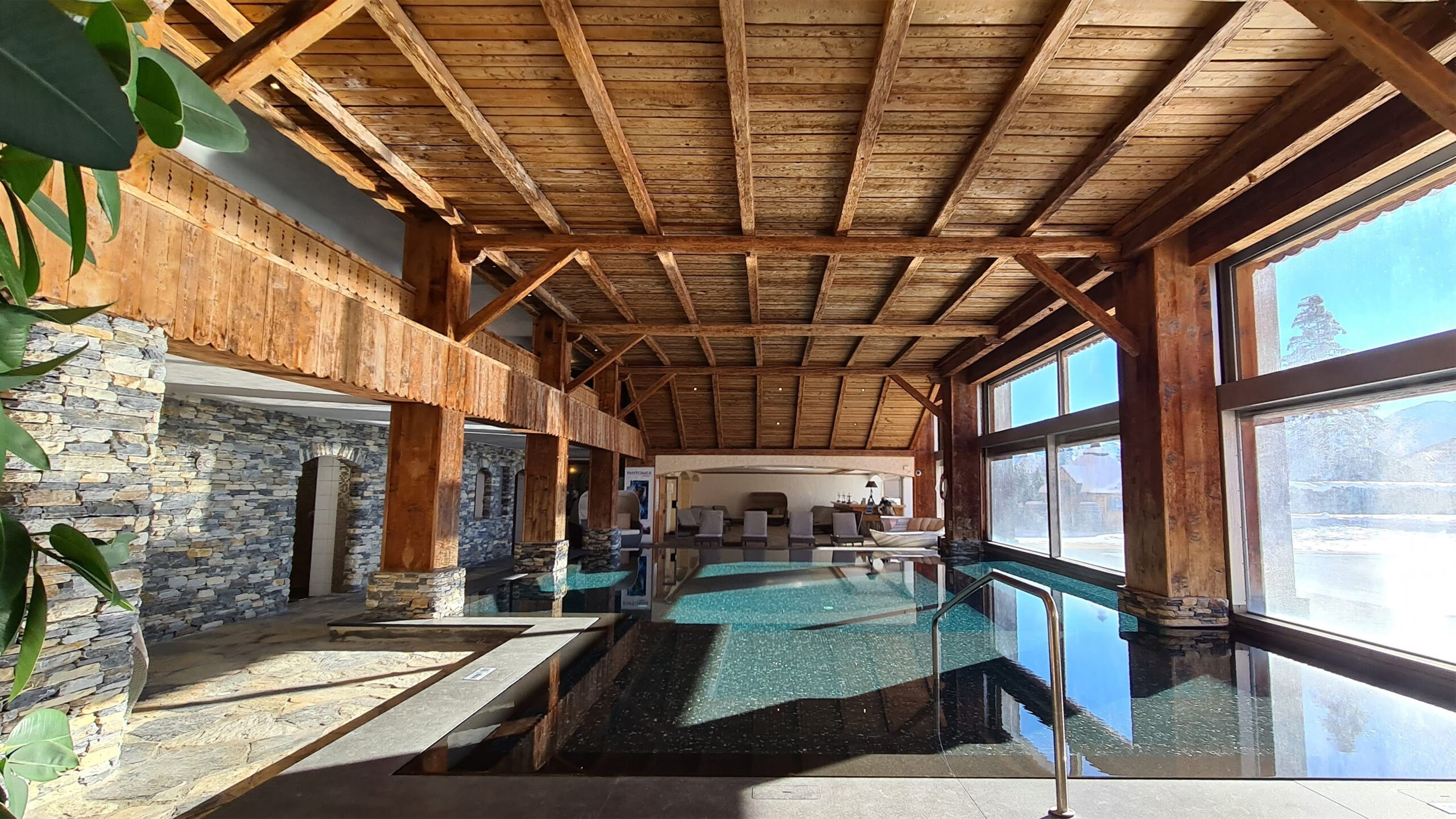 Hotel Etrier swimming pool (free access) Hotel Etrier swimming pool (free access)