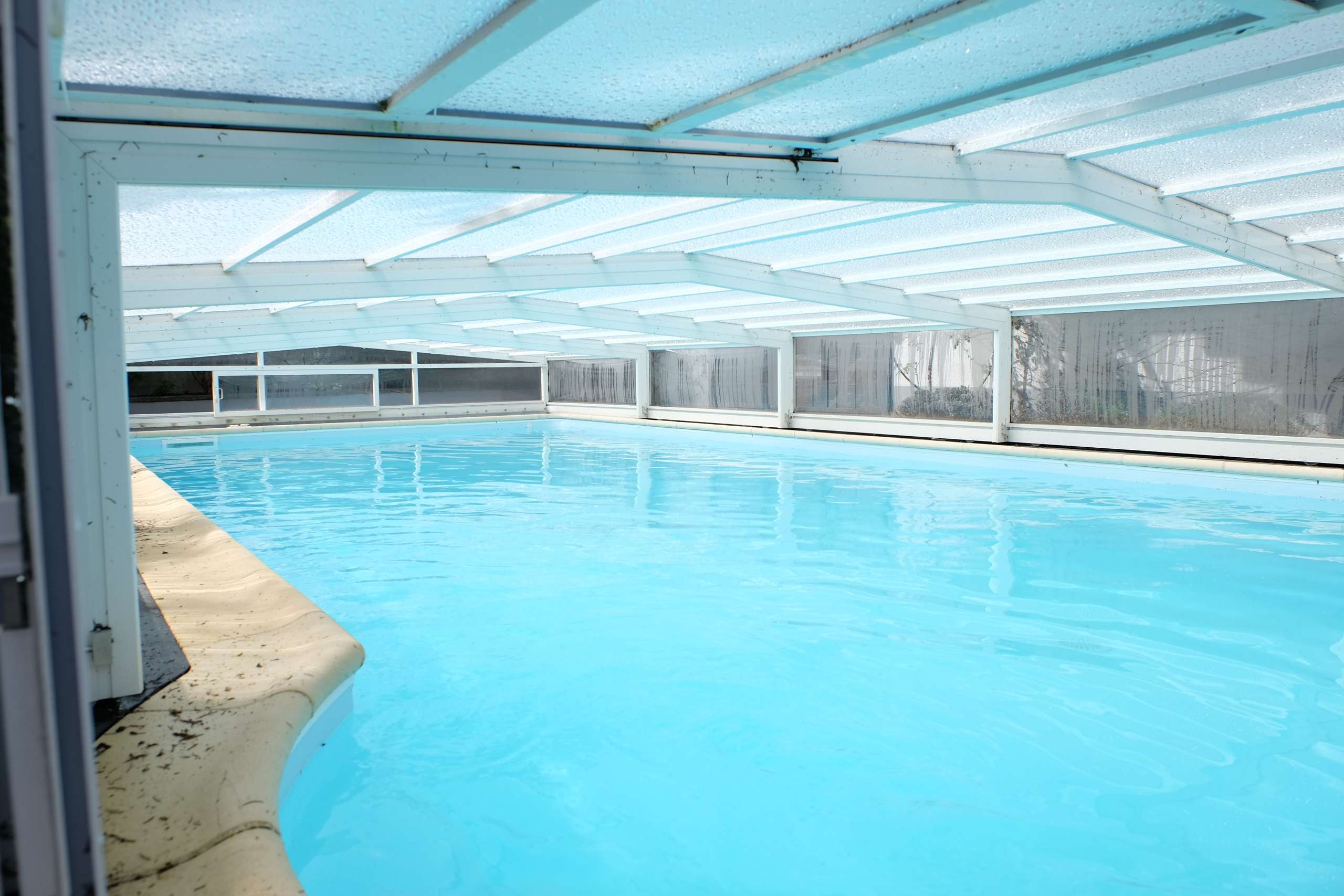 Pool (Abdeckung kann geöffnet werden) Pool (Abdeckung kann geöffnet werden)