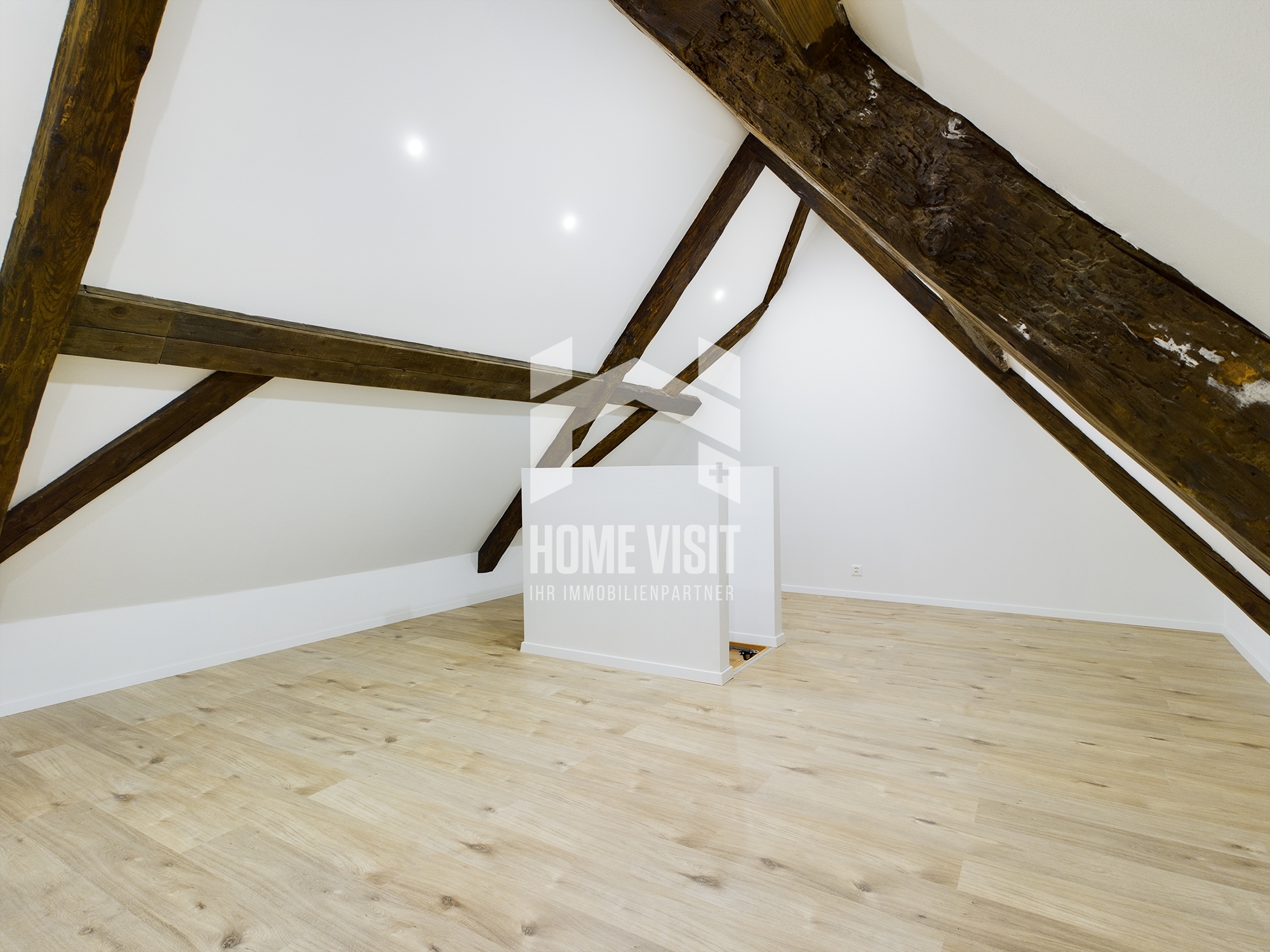 Dachzimmer / Estrich