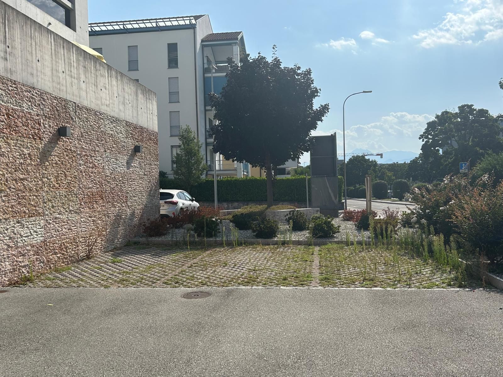 Exterior view 3