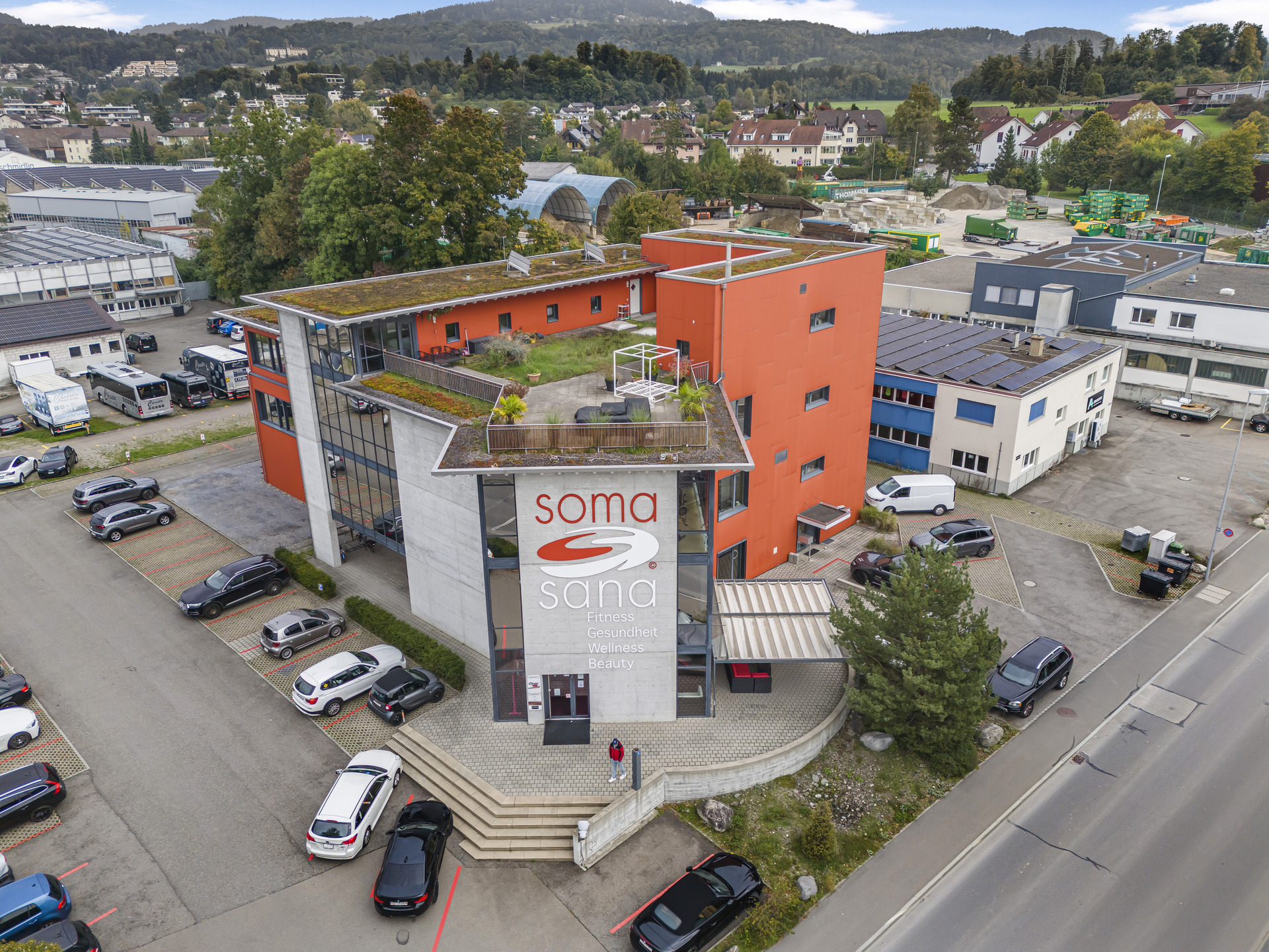 Gebäude inkl. Parkplätze