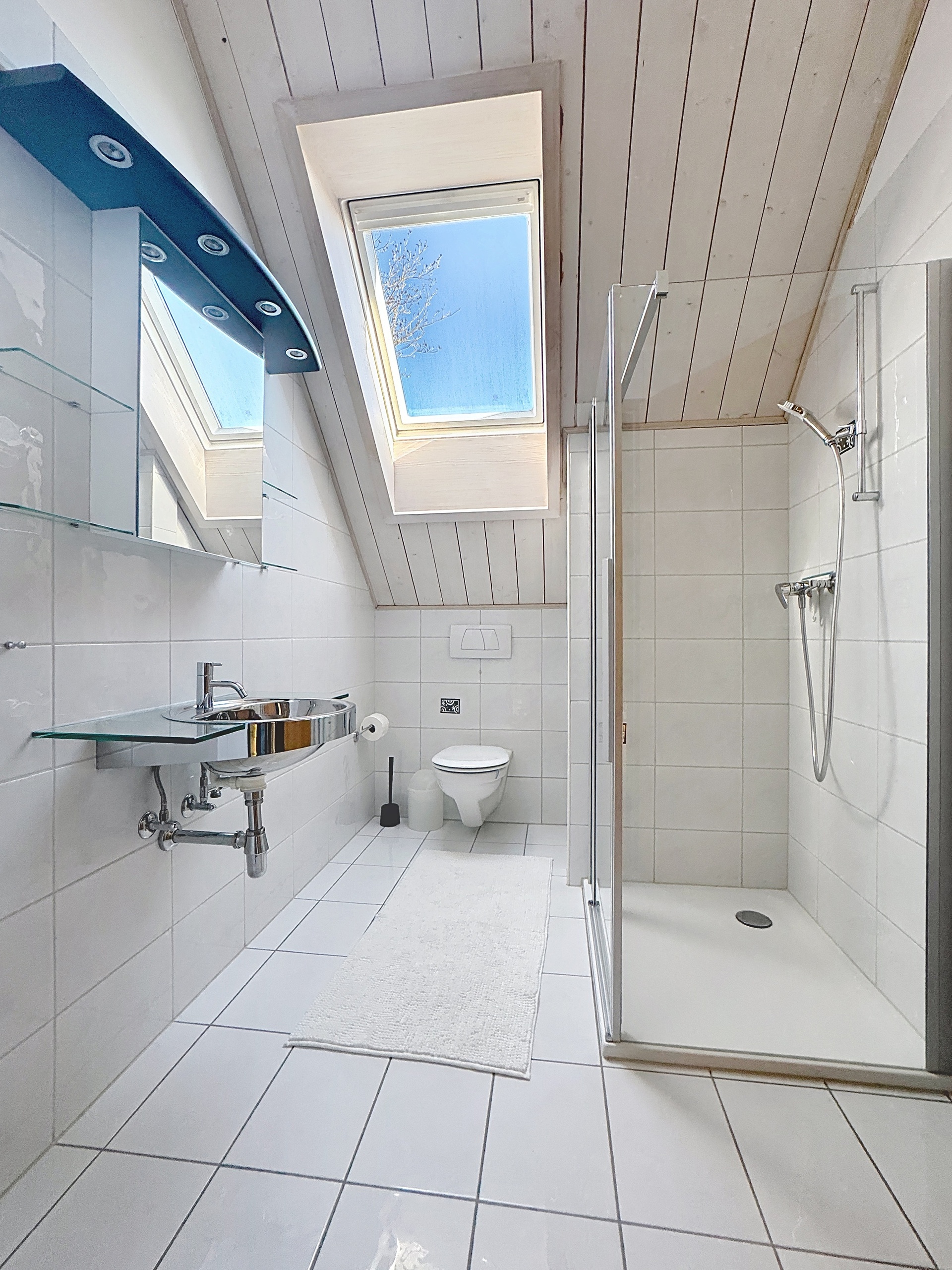 Salle de douche à l'étage