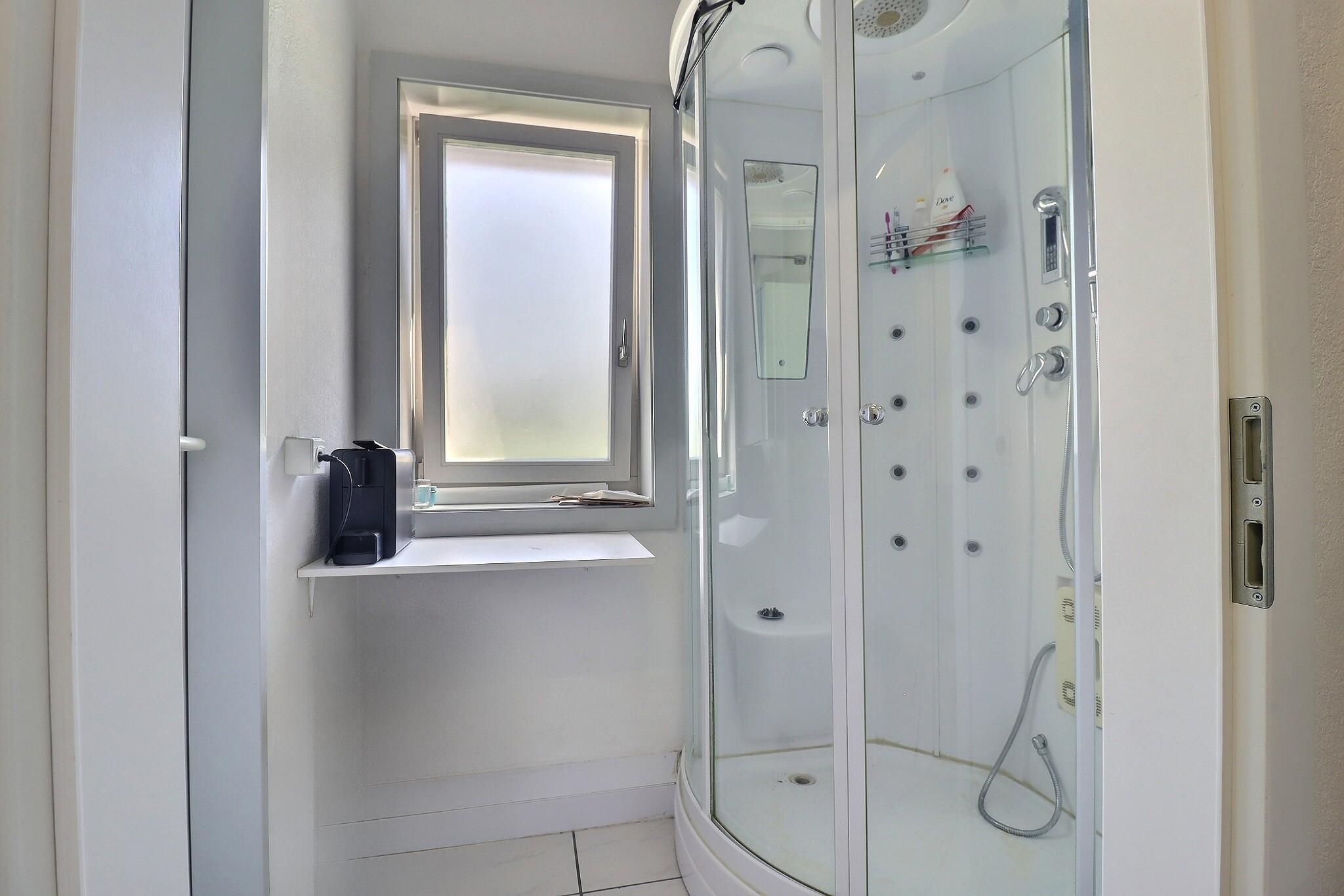 Douche et WC visiteurs Douche et WC visiteurs