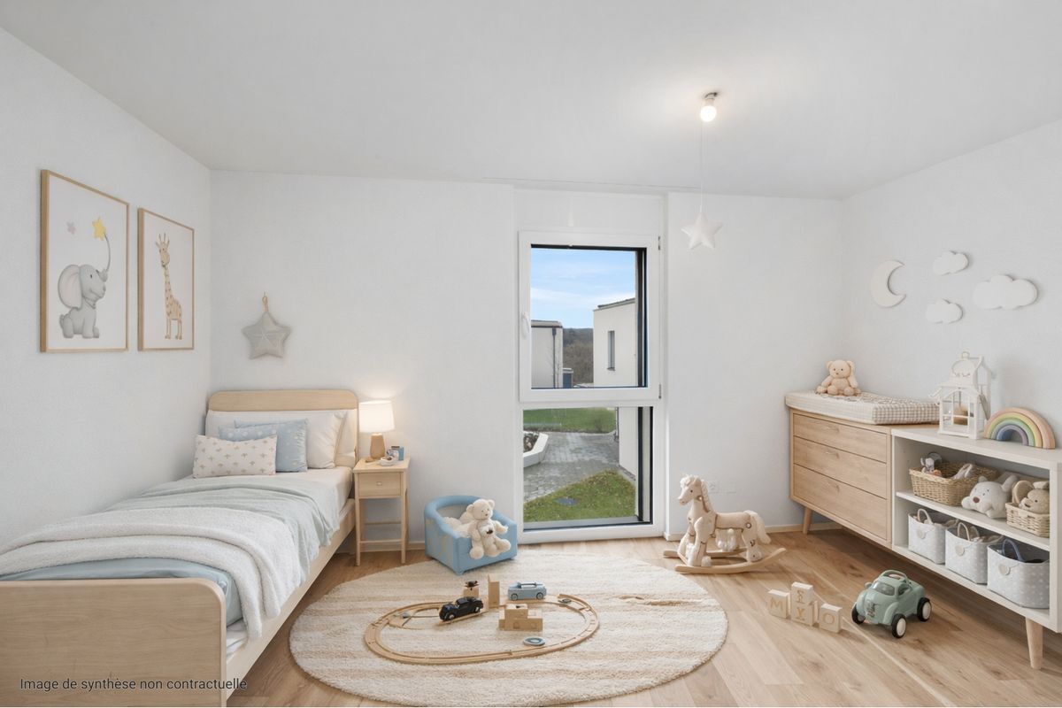 Chambre lumineuse avec lit, jouets et décoration murale. Chambre lumineuse avec lit, jouets et décoration murale.