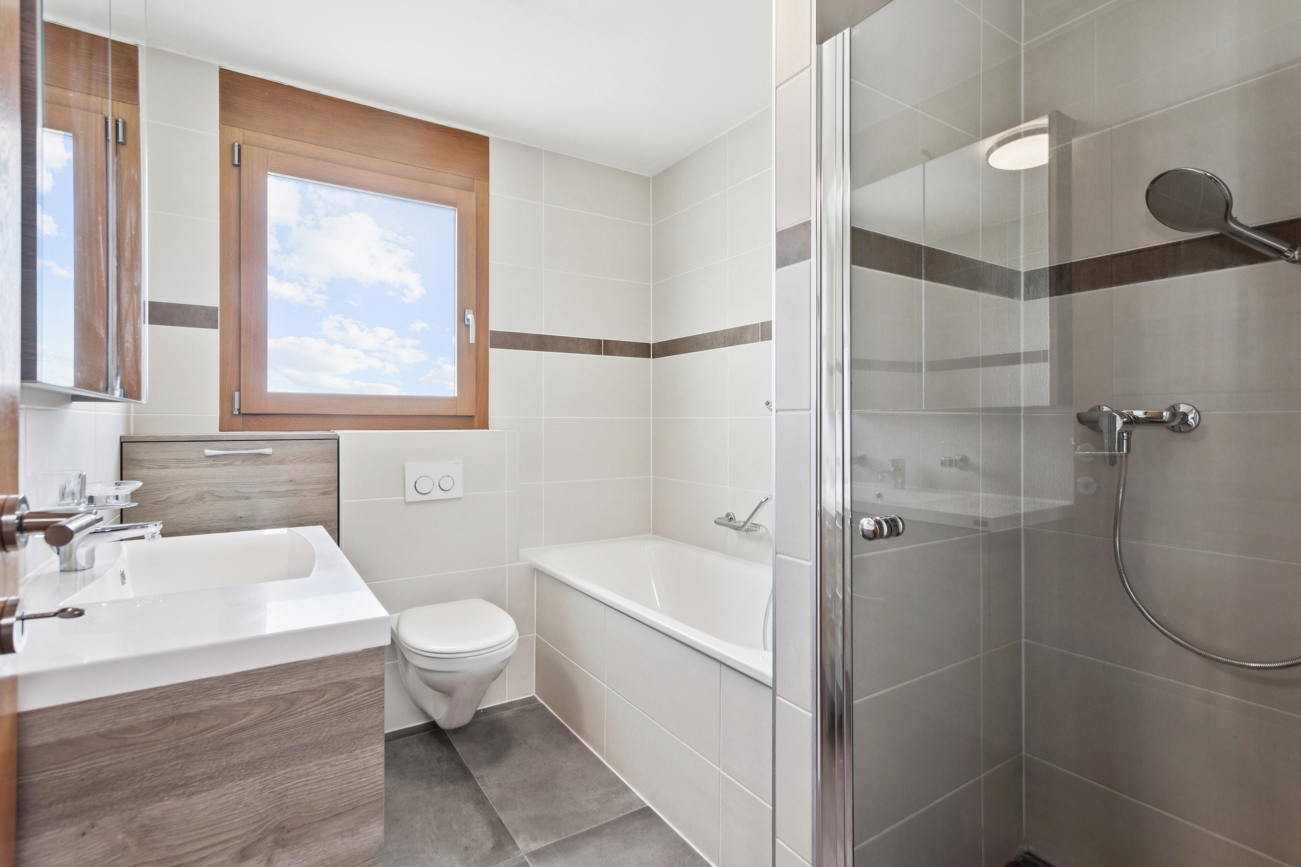 Das Dusch- und Badezimmer