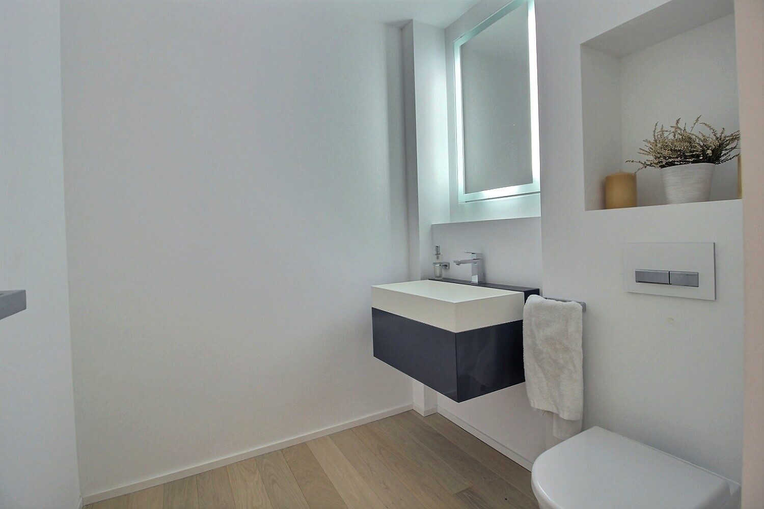 Interior view 7