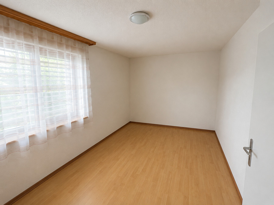 Schlafzimmer mit Zugang zu Du/WC