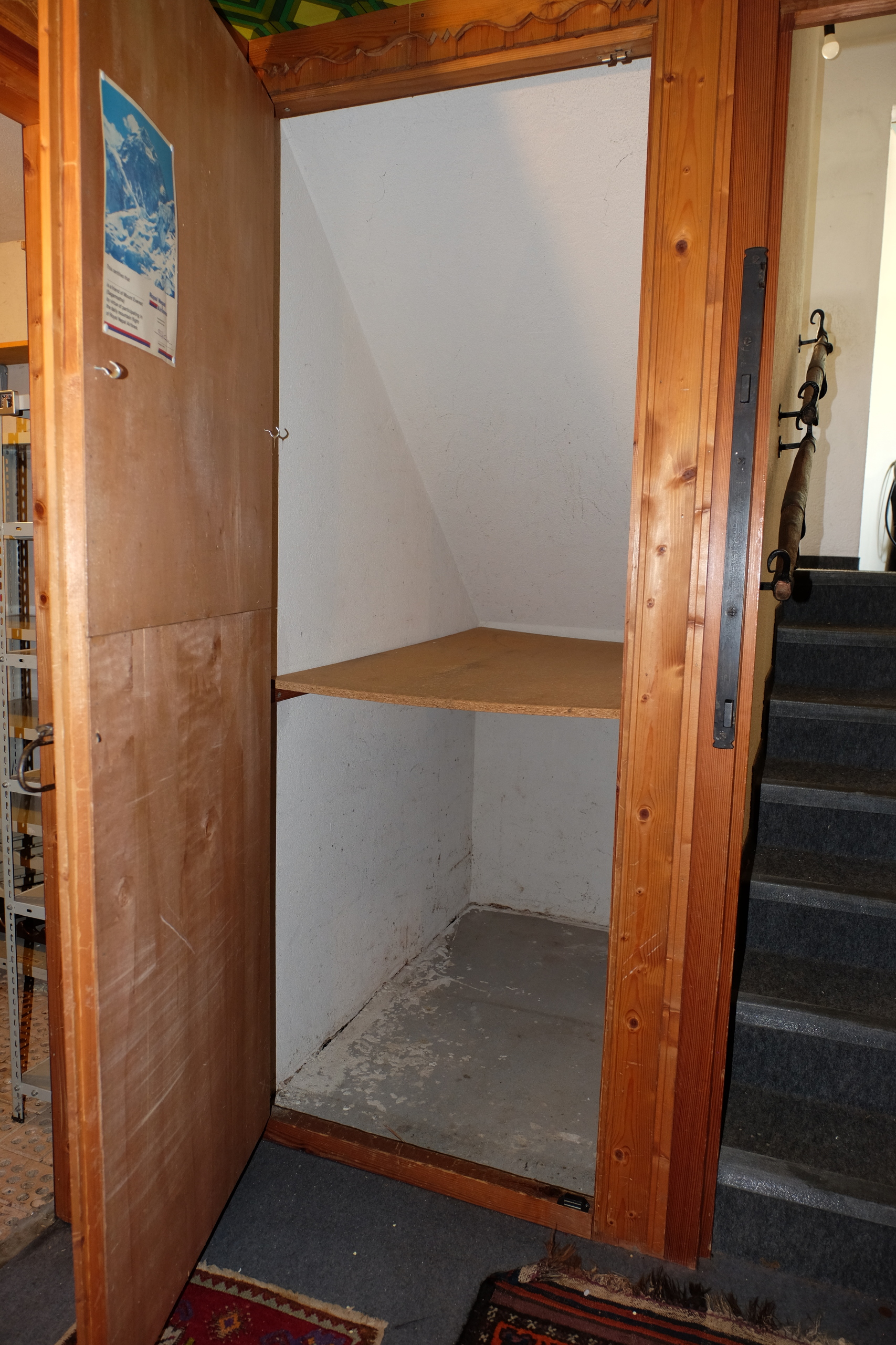 Stauraum unter Treppe Stauraum unter Treppe