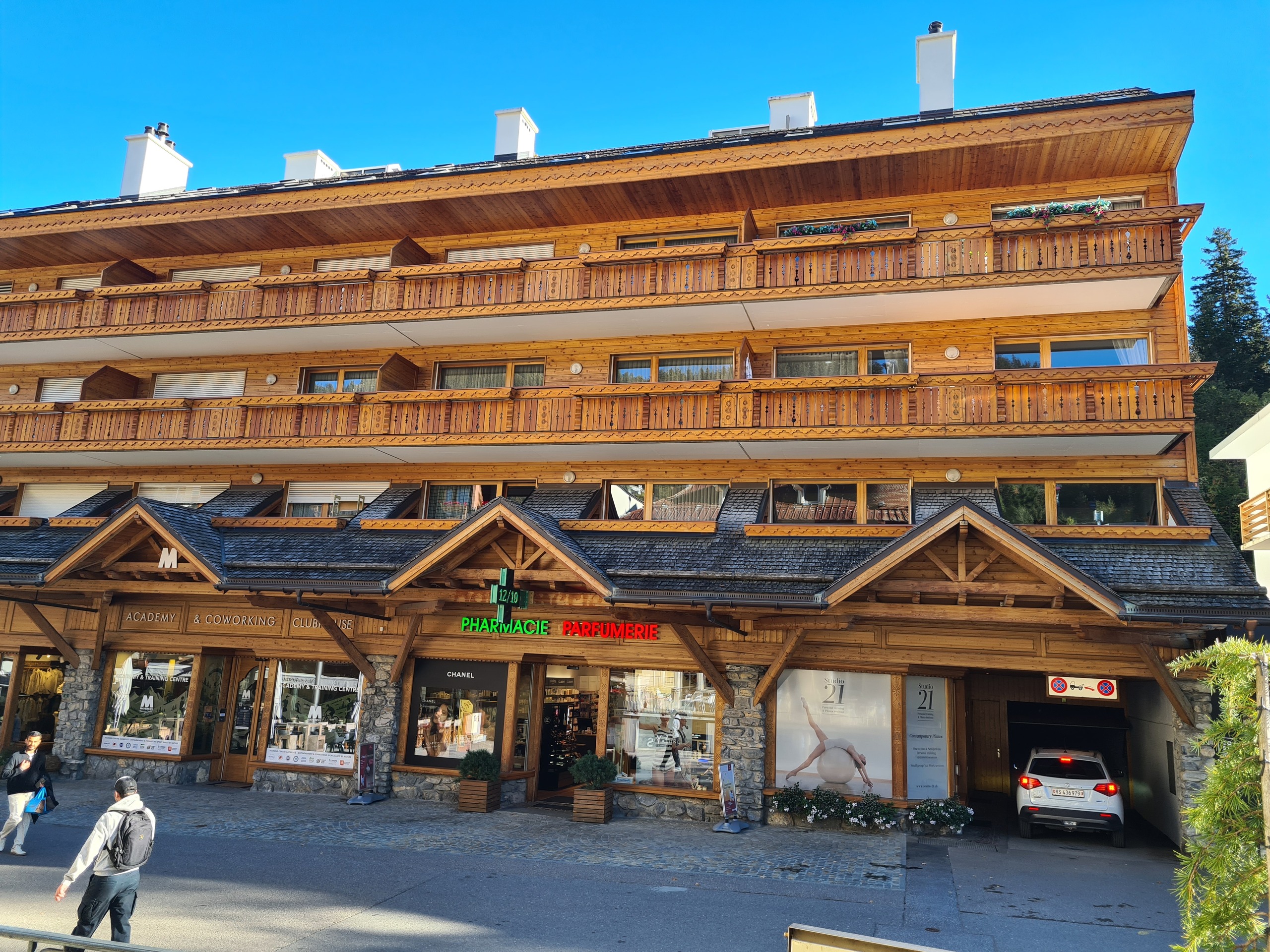Photo 1