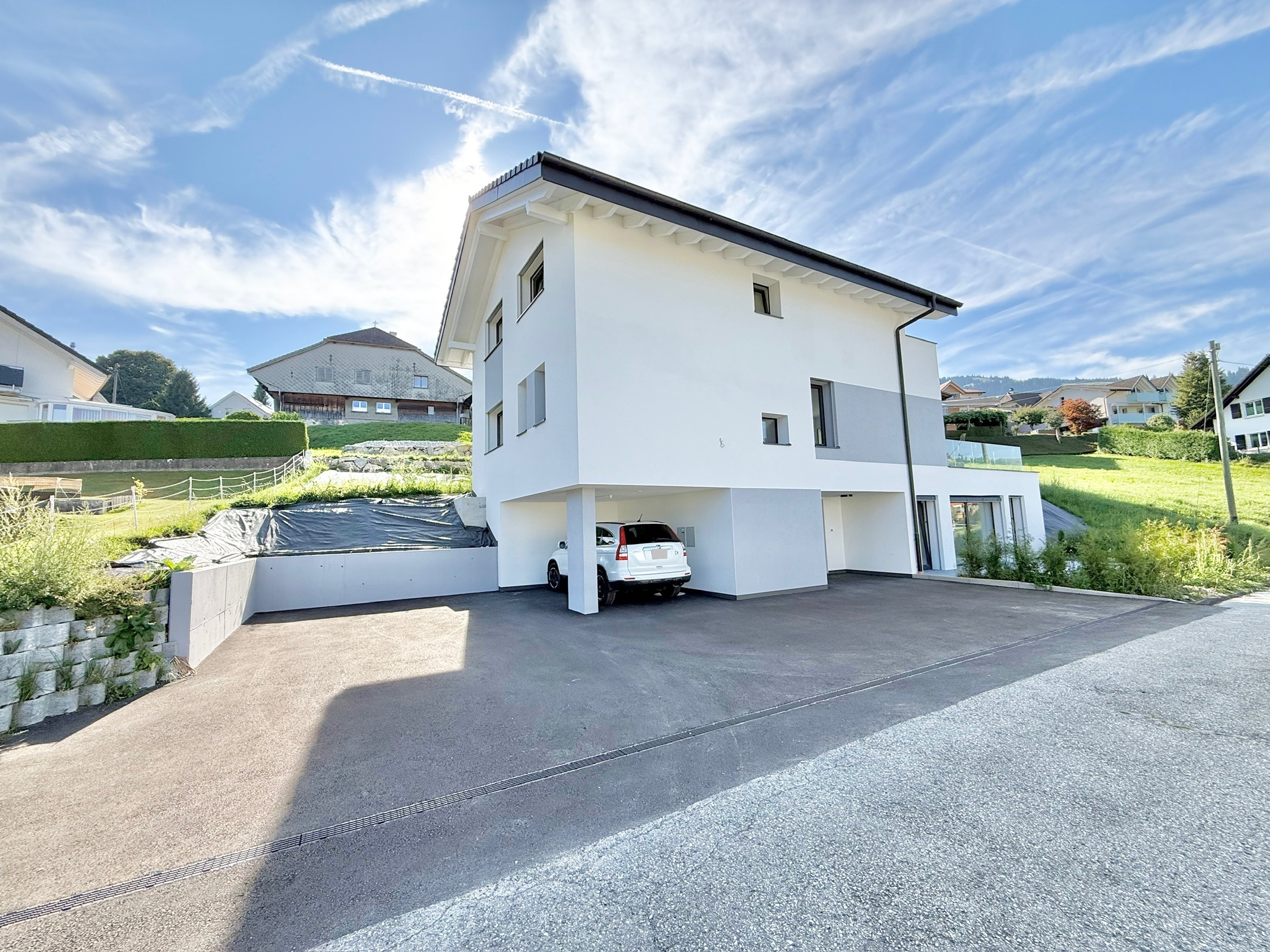 3 places de parc et 1 abri 3 places de parc et 1 abri