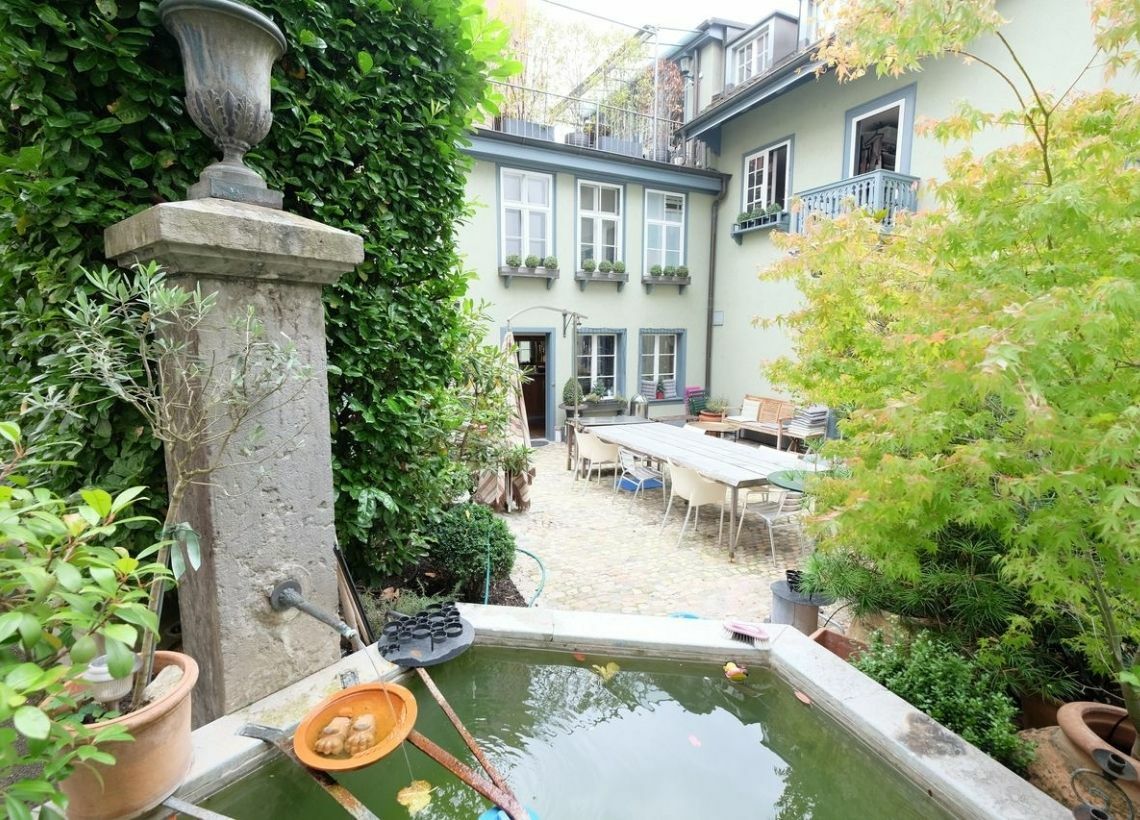 Garten mit Brunnen