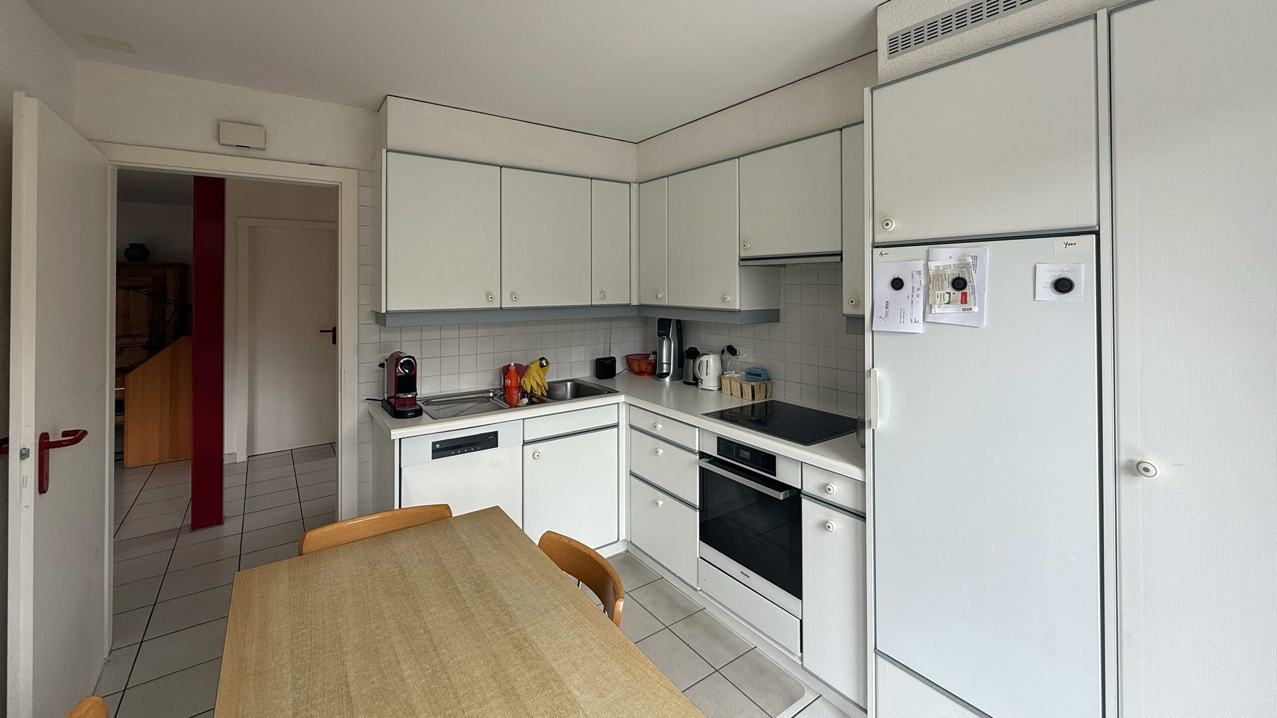 Fully equipped kitchen with integrated pantry Fully equipped kitchen with integrated pantry