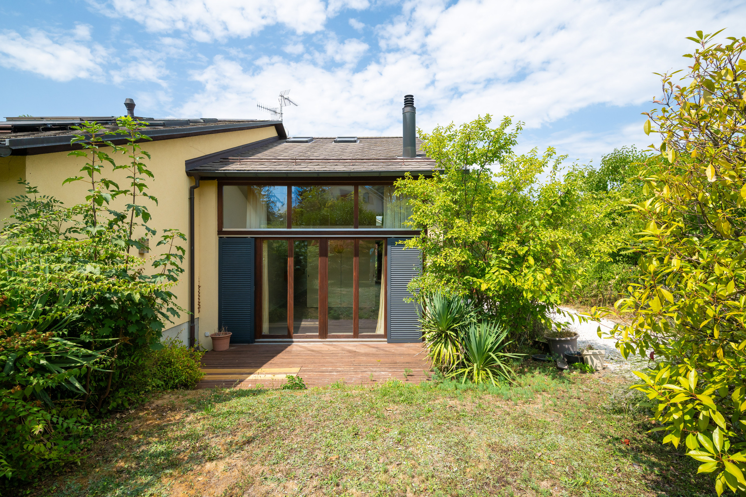 Exterior view 2