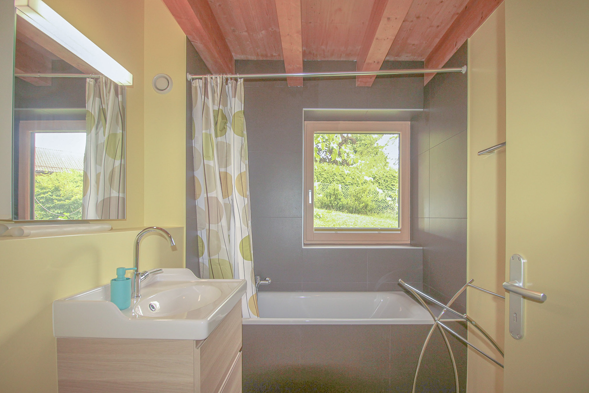 Salle de bains au rez inférieur