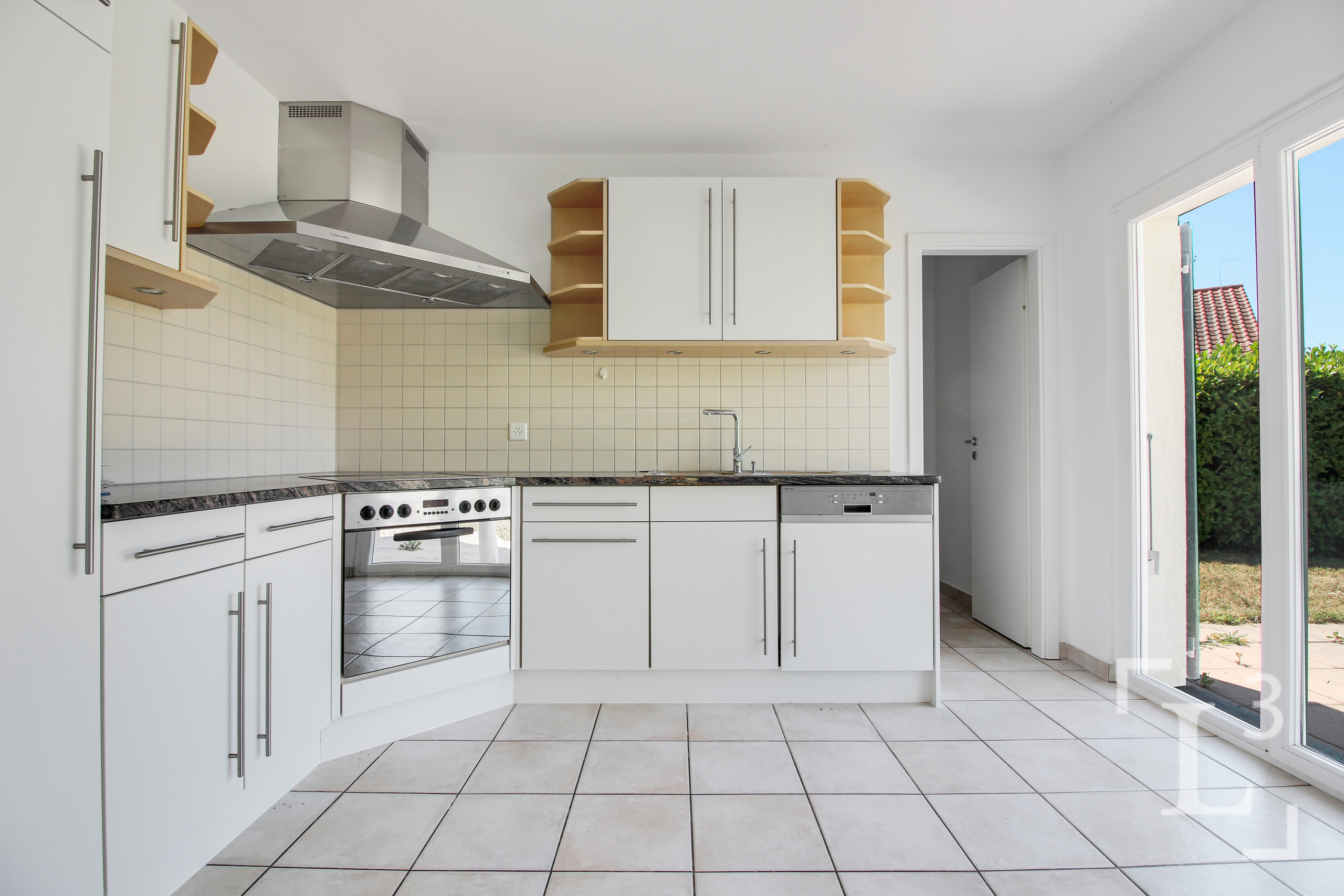 Cuisine ouverte équipée