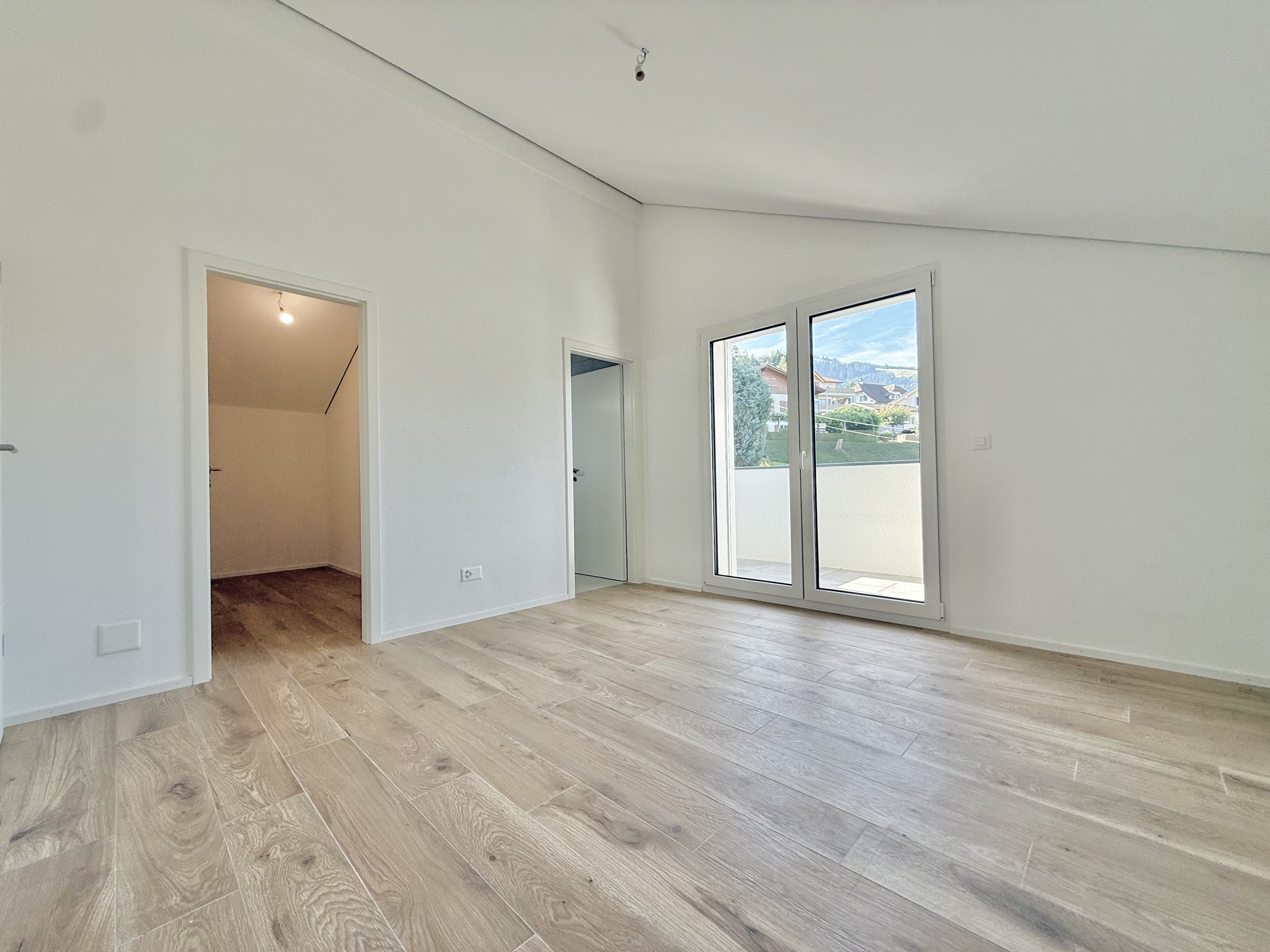 1er étage: suite parentale, dressing, salle de douche, balcon