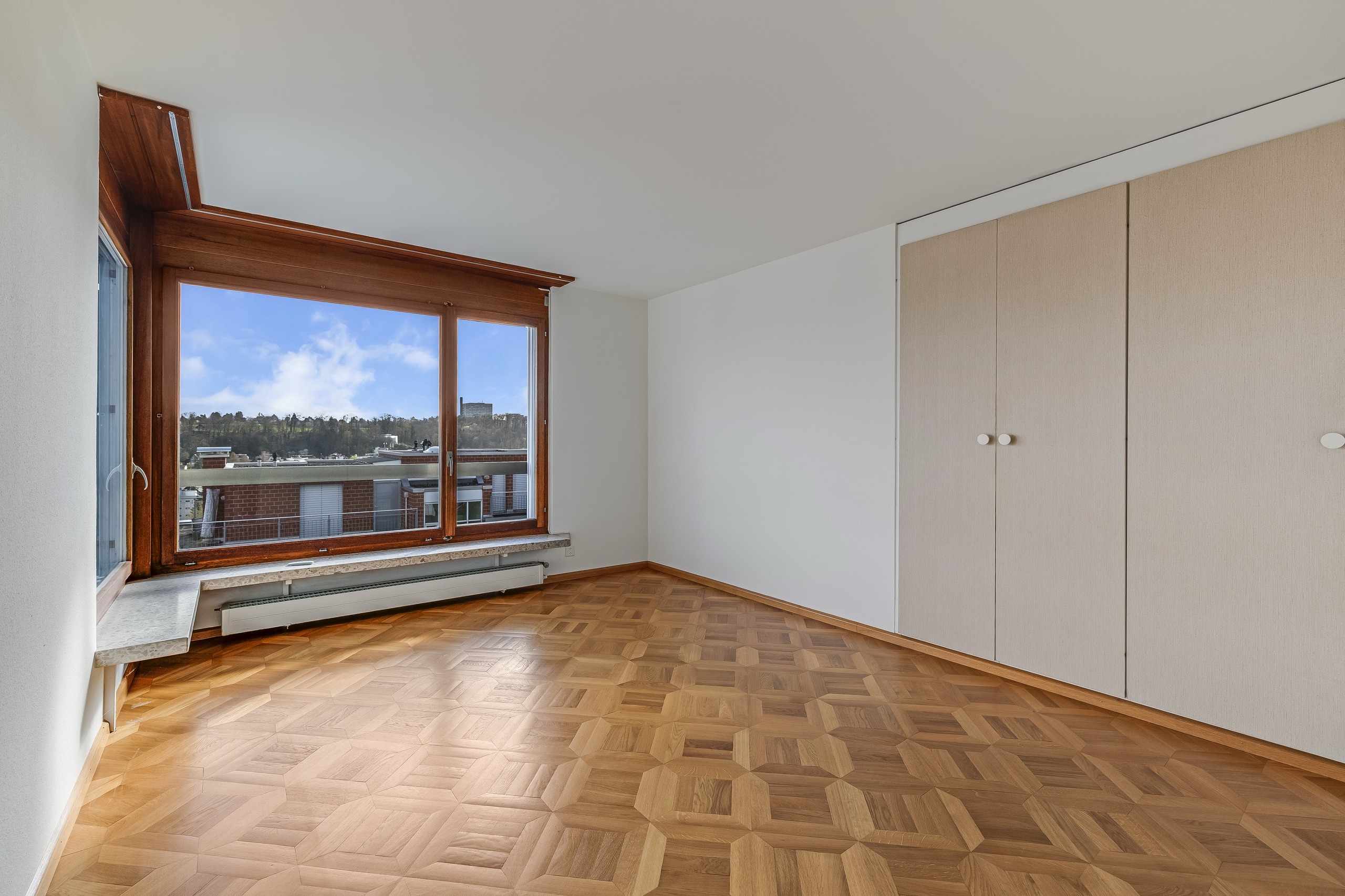 Eckzimmer mit Sicht bis nach Basel und Bruderholz