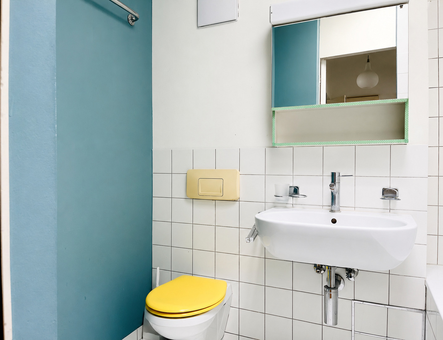 Badezimmer mit Badewanne linke Wohnung Badezimmer mit Badewanne linke Wohnung