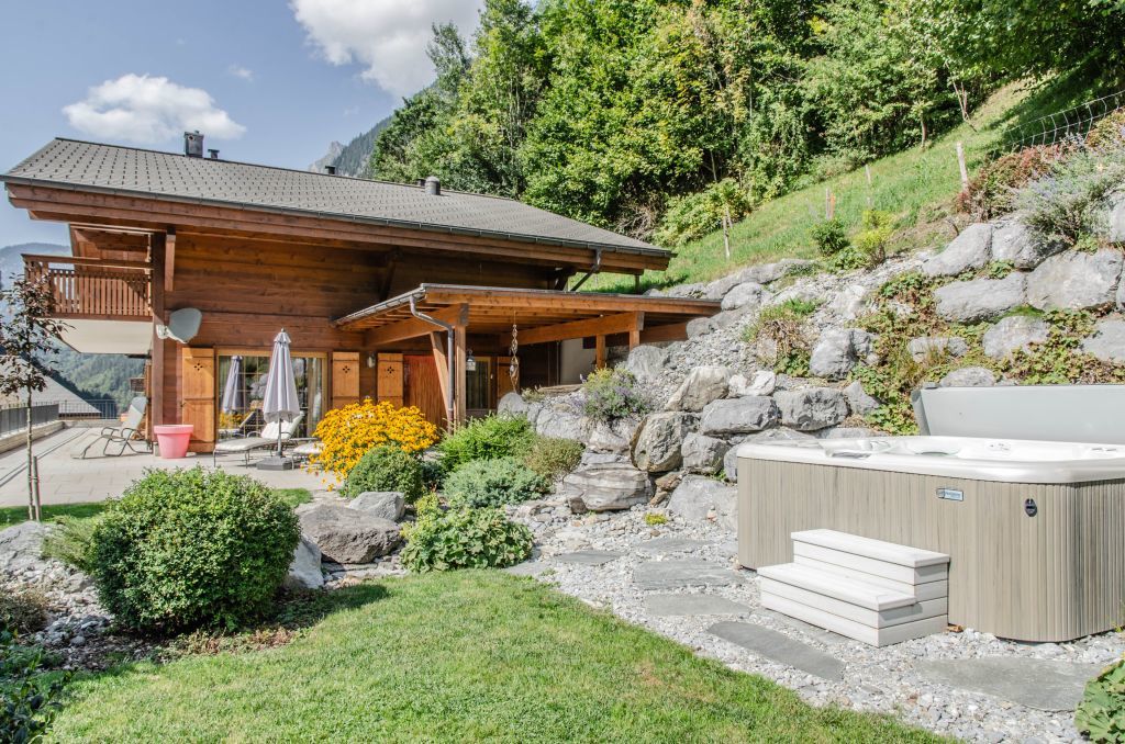 Garten mit Whirlpool