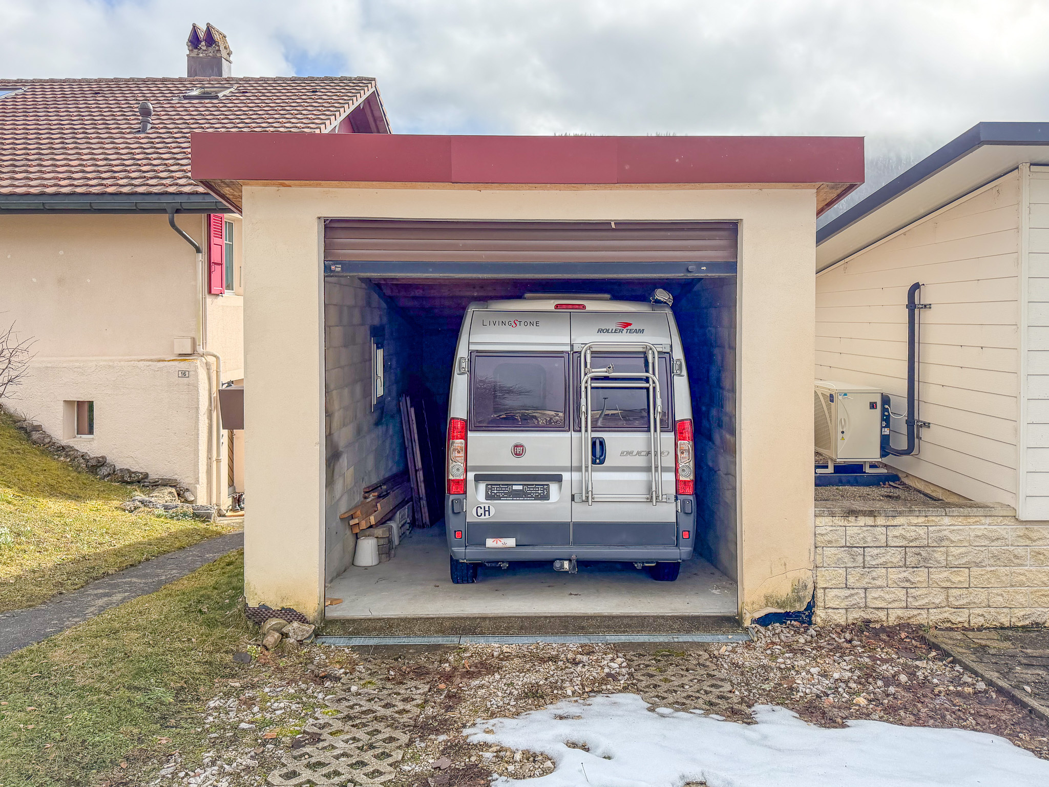Garage indépendant avec porte haute