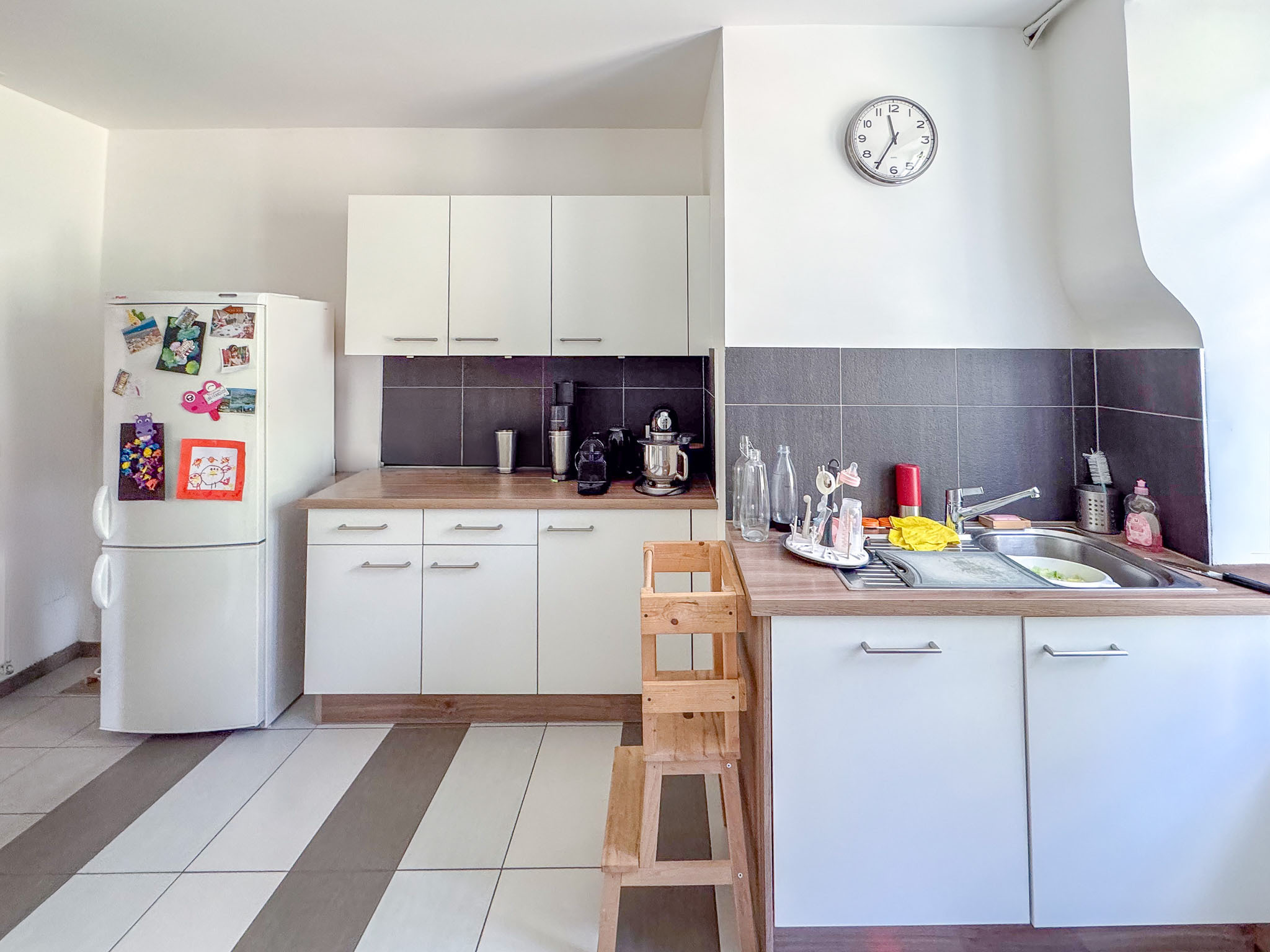 Appartement 6 pces au 1er étage - cuisine agencée Appartement 6 pces au 1er étage - cuisine agencée