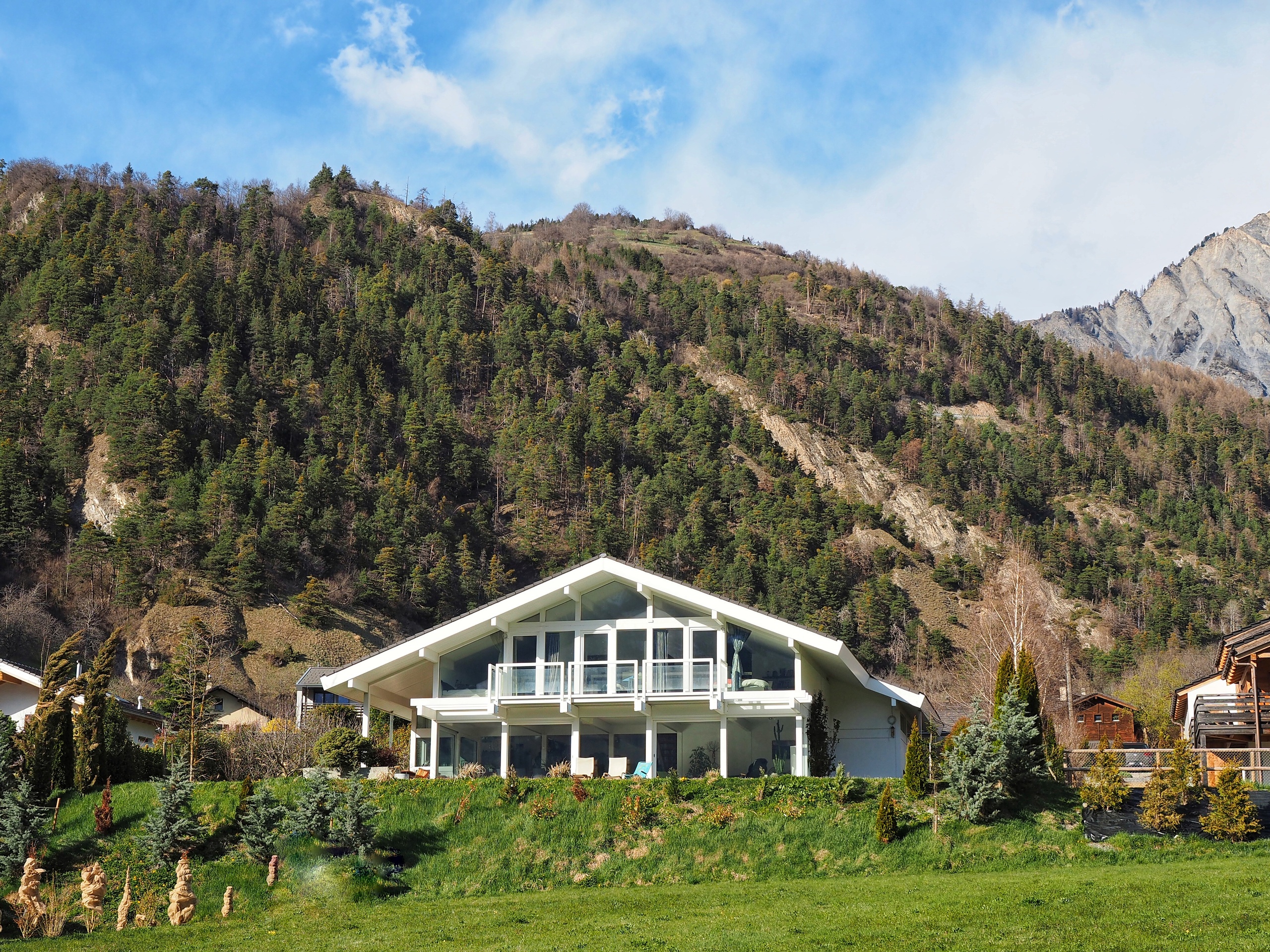 Exterior view 2
