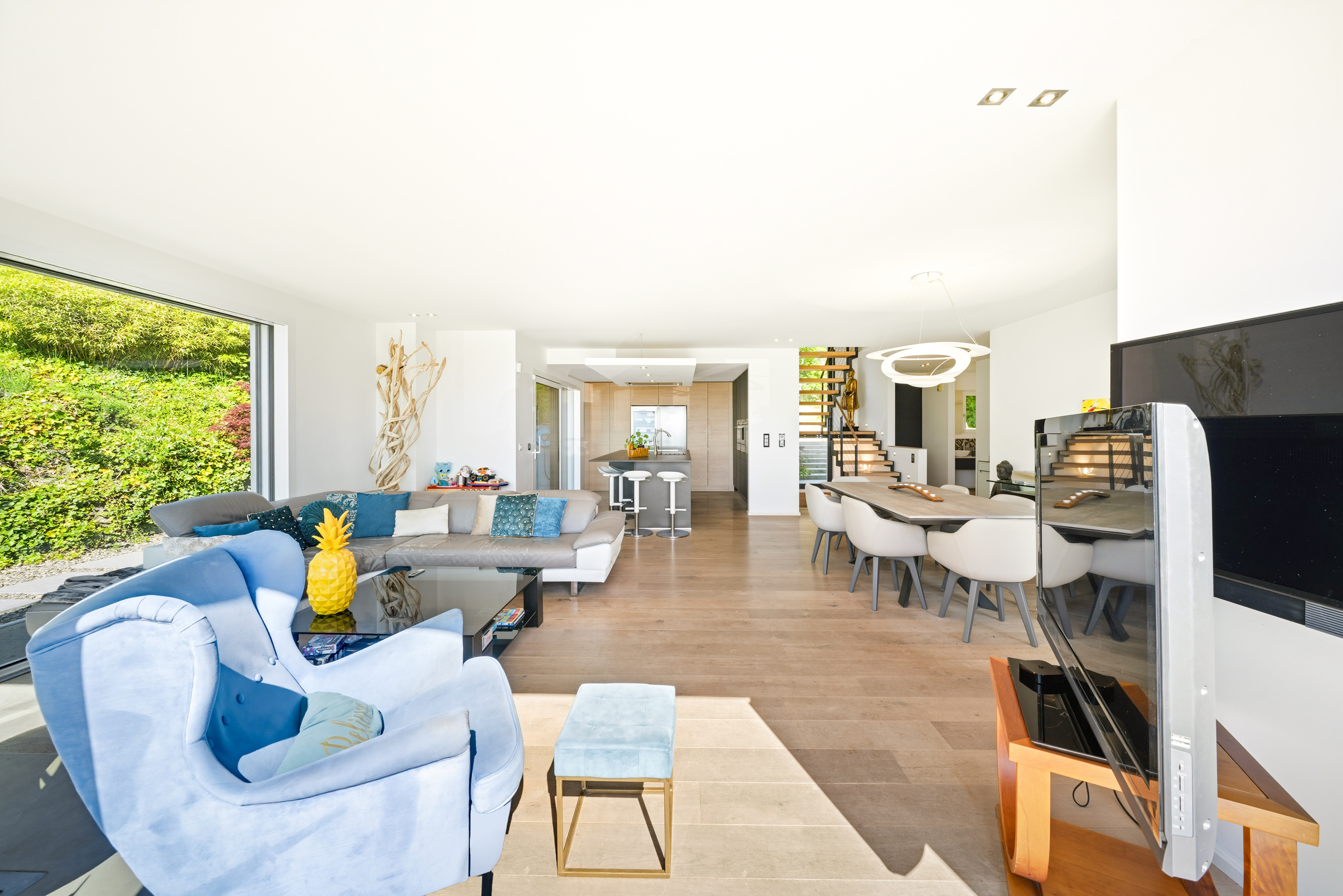 Interior view 10