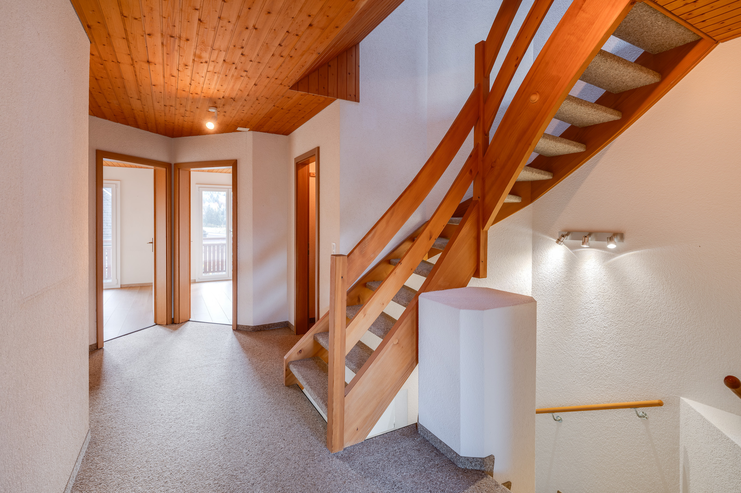 TREPPE ZUM DACHGESCHOSS