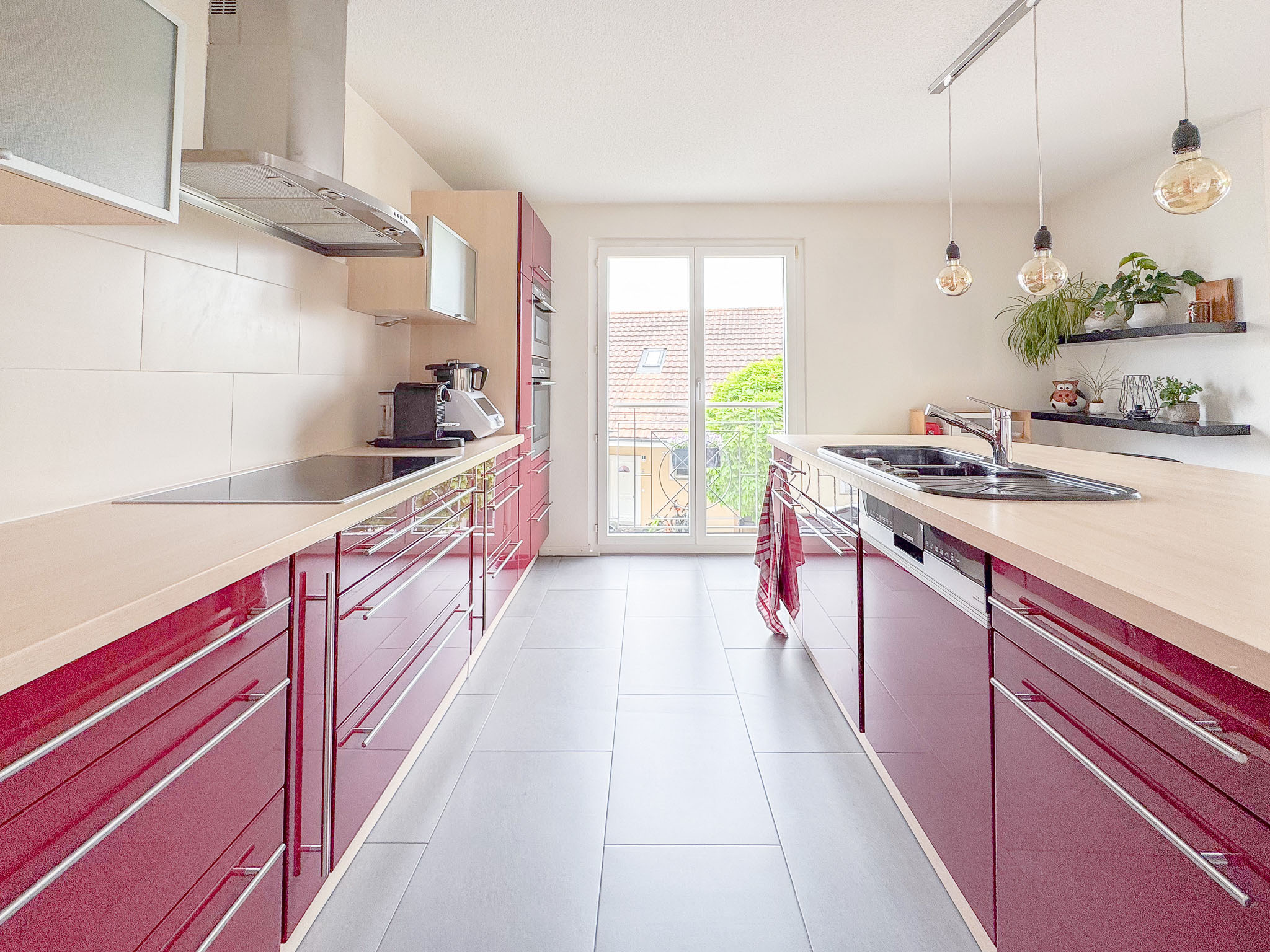 Cuisine agencée ouverte au rez supérieur Cuisine agencée ouverte au rez supérieur