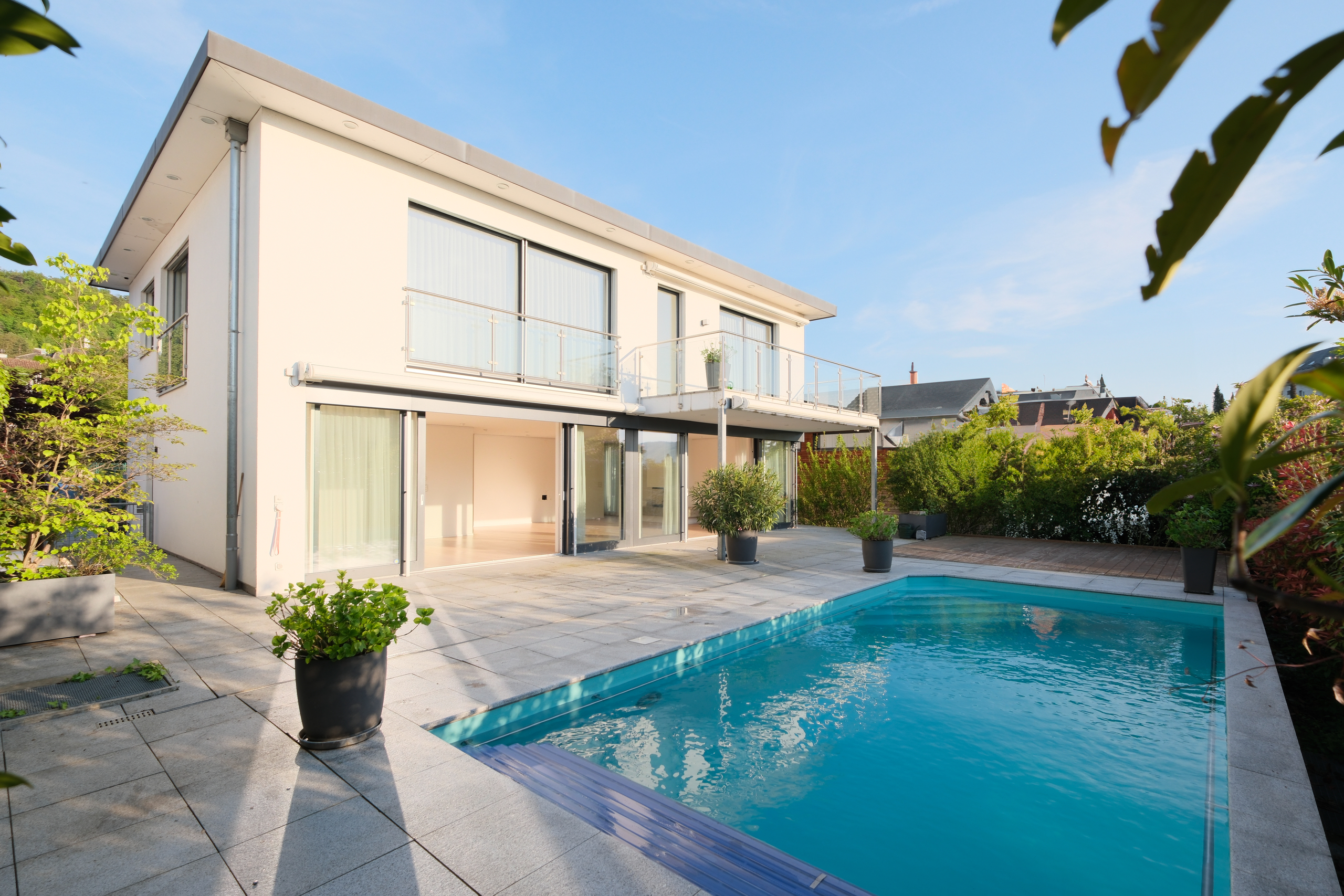 Gartenansicht mit Pool 