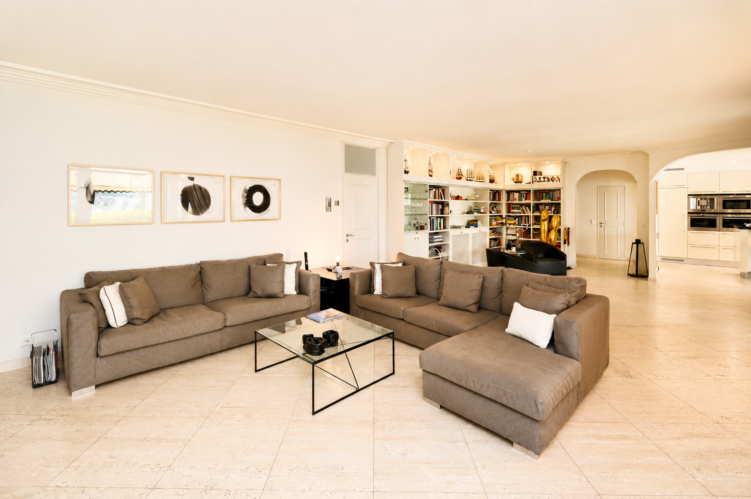 Interior view 6