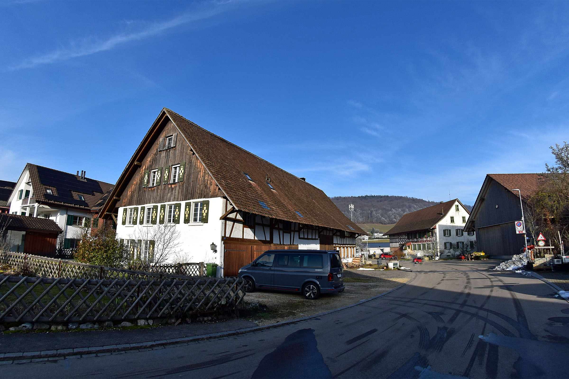 Zufahrt ab der Alten Dorfstrasse Zufahrt ab der Alten Dorfstrasse