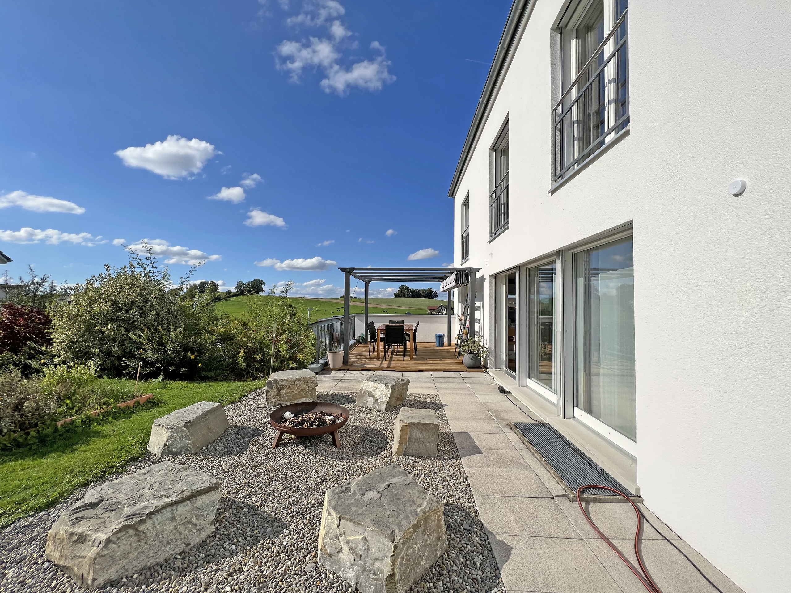 Terrasse en bois et terrasse BBQ (été)