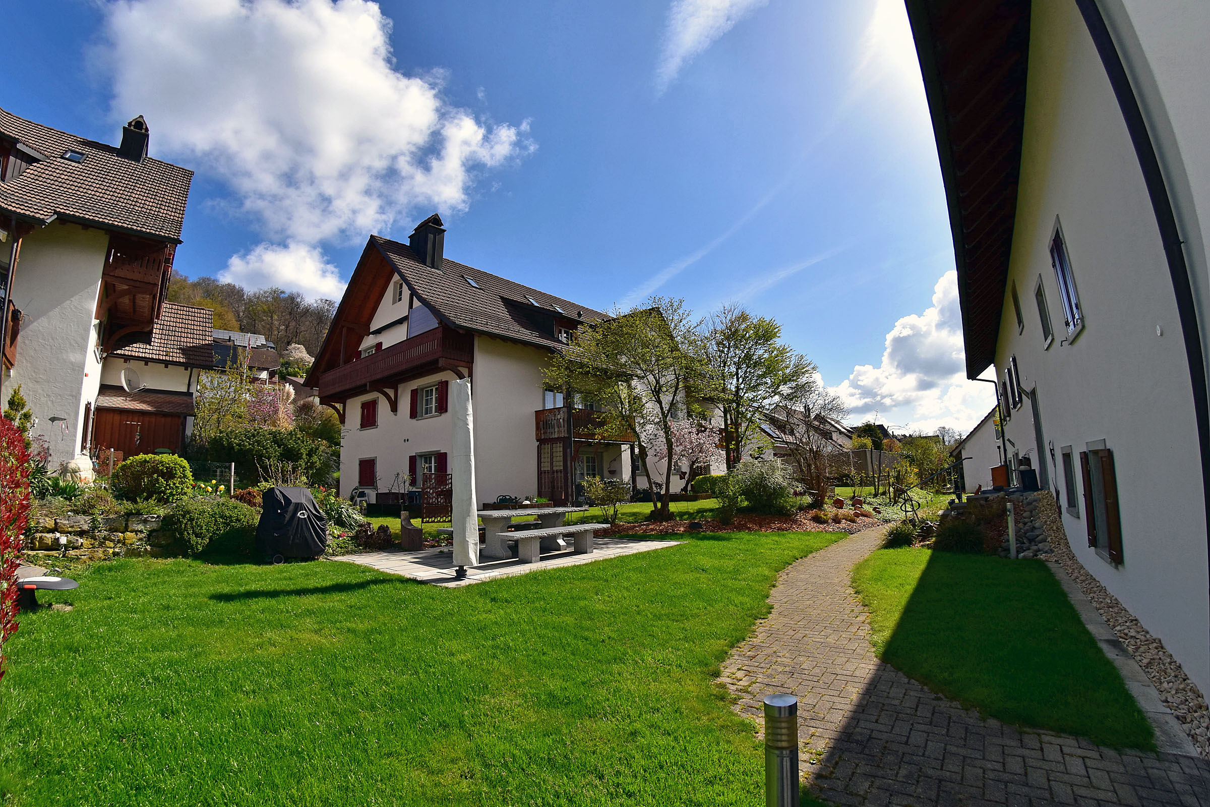 Gemeinsame Begegnungszone mit Grillplatz