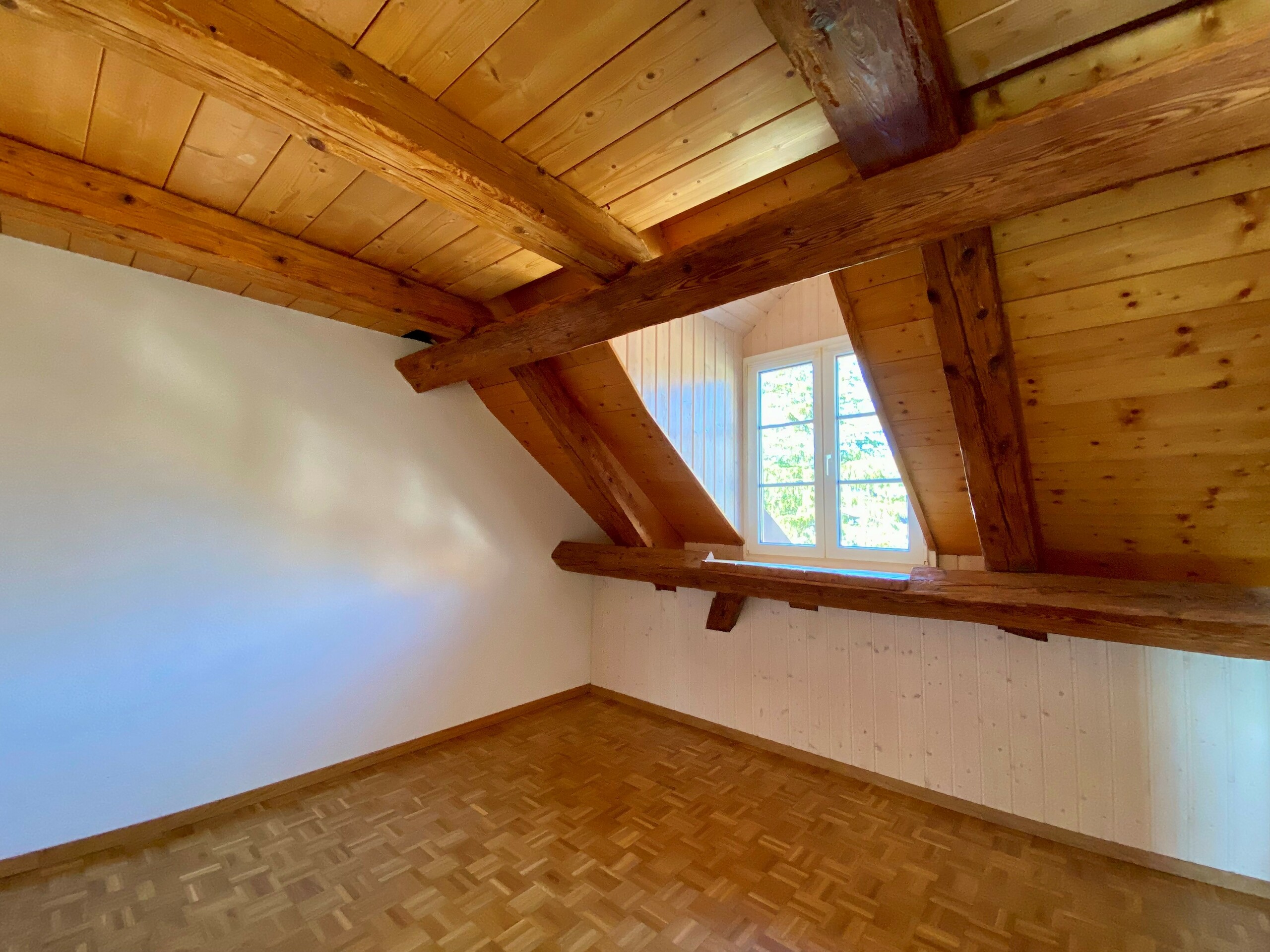 3. 5 Zi.-Wohnung DG Zimmer 2 3. 5 Zi.-Wohnung DG Zimmer 2