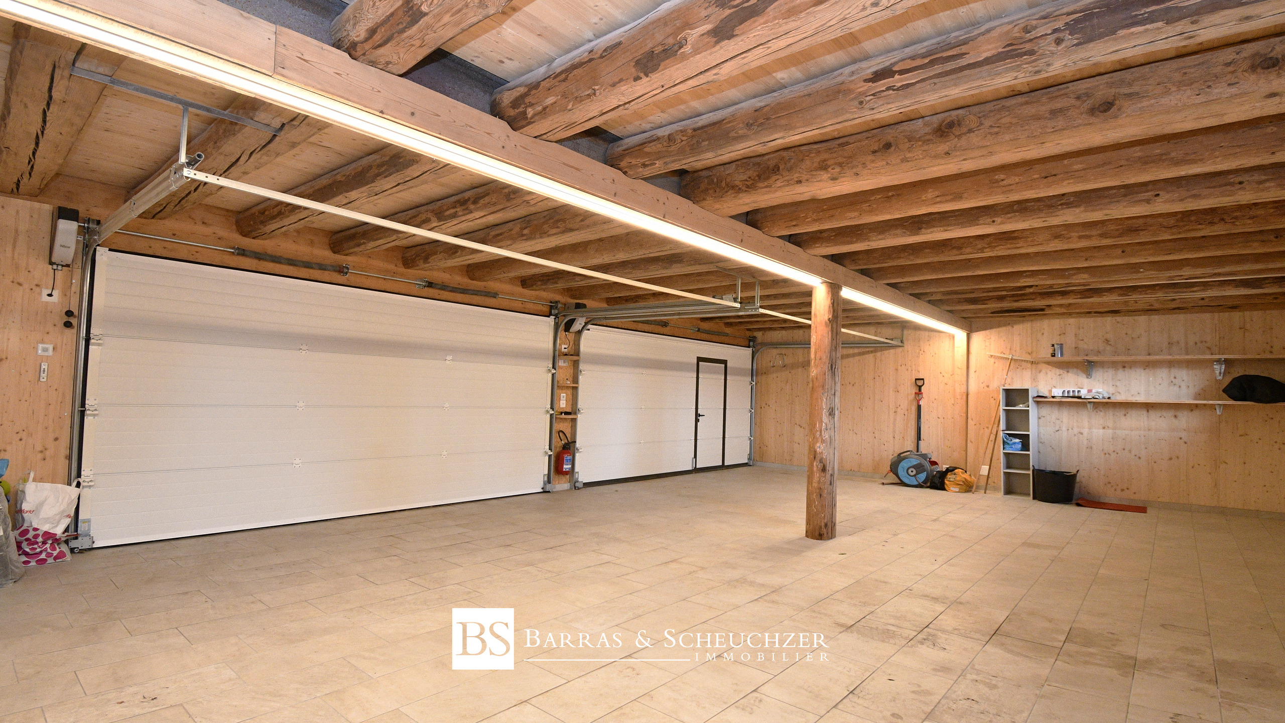 LOT 1 - Garage 4 véhicules