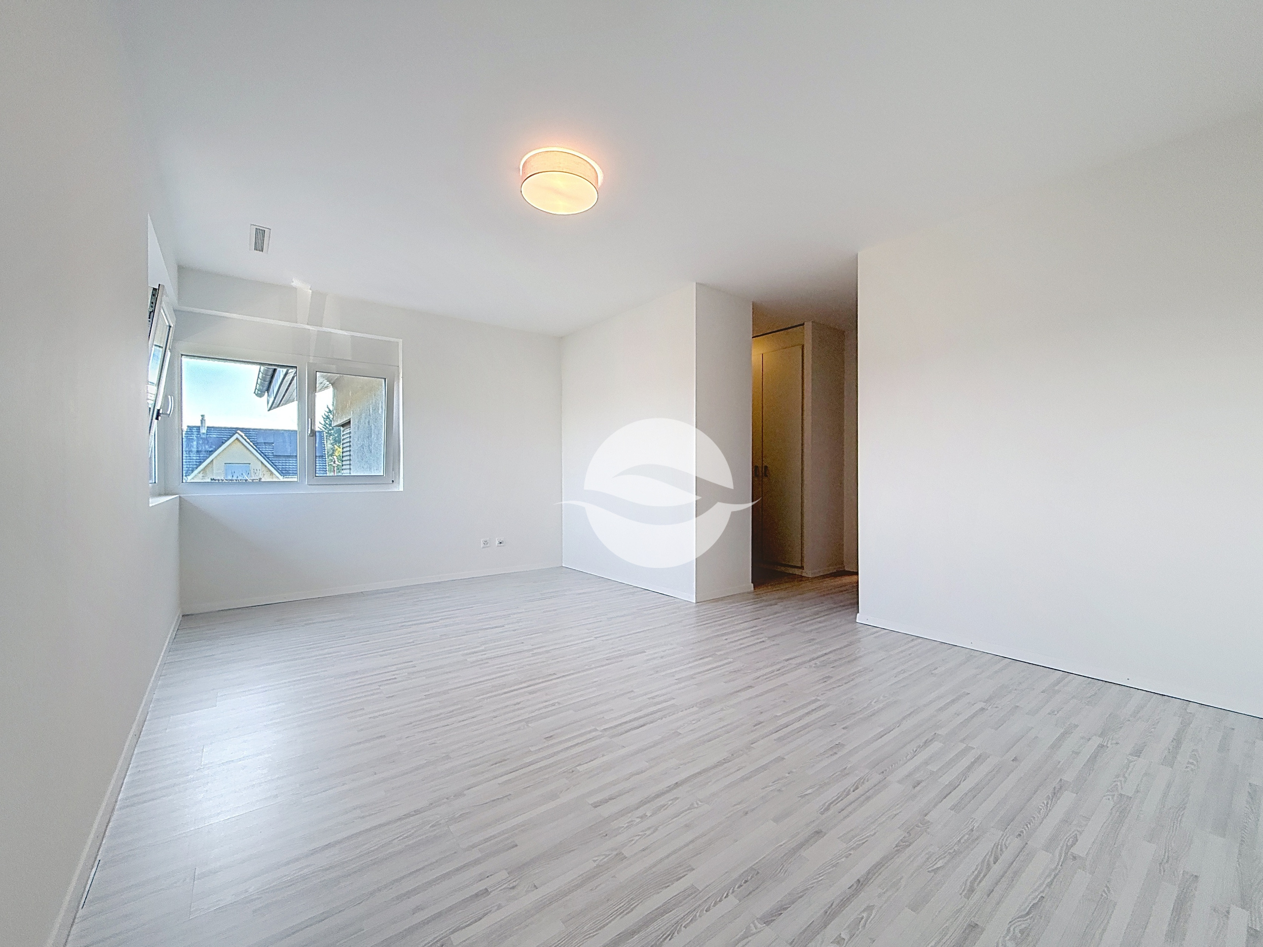 1er : Chambre parentale avec dressing et salle de bains privée