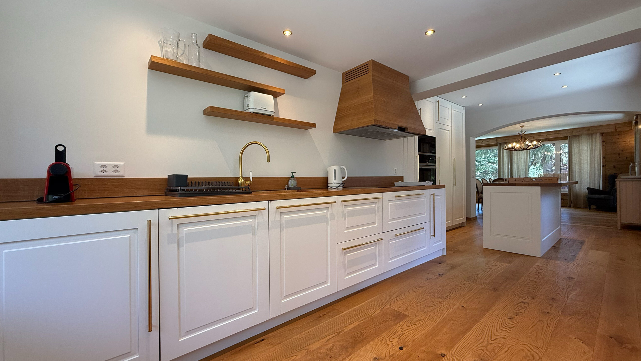 Fully equipped kitchen (View 2)