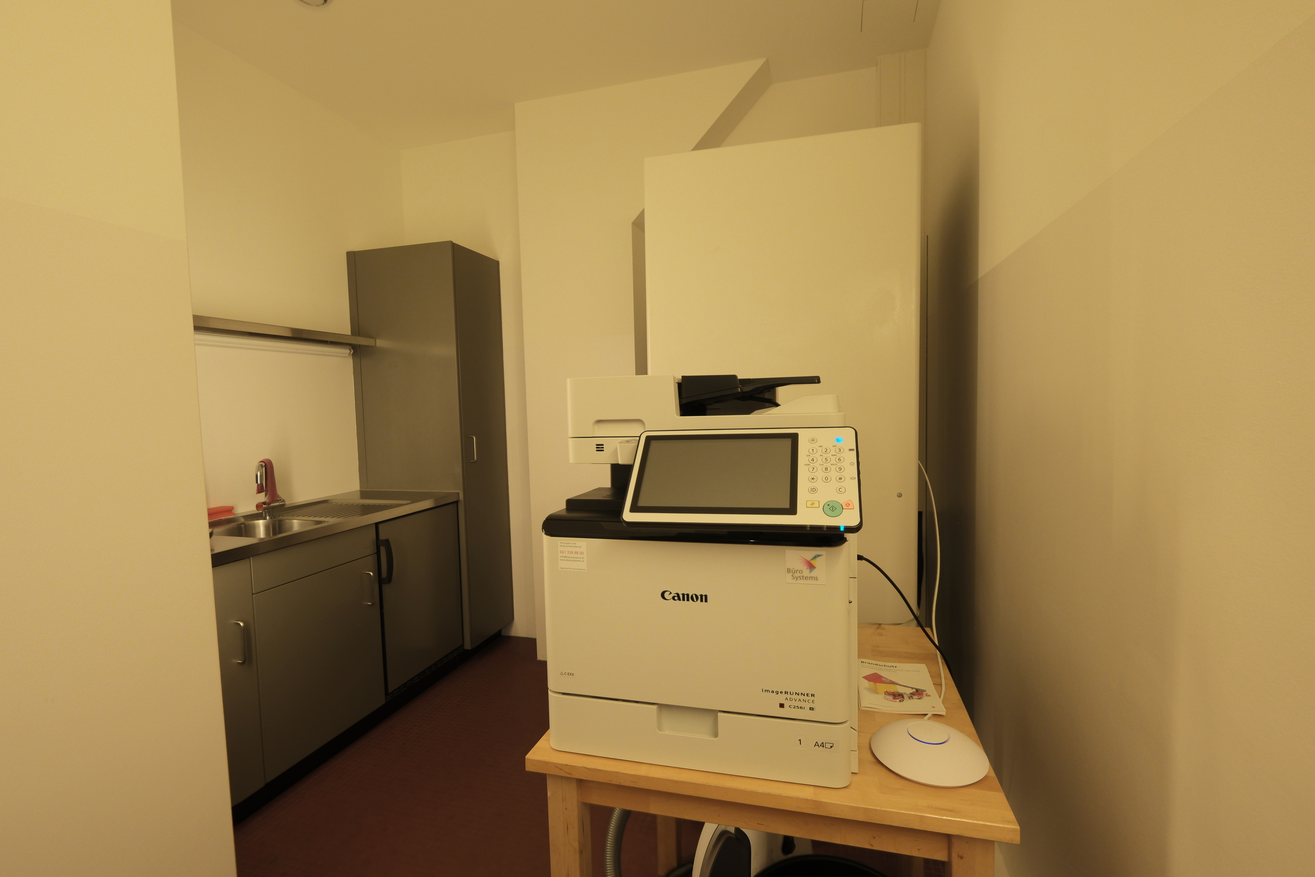 Drucker und Küche im EG 