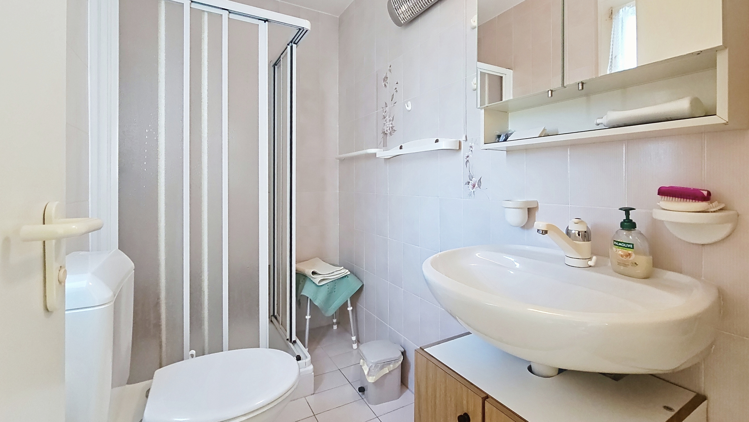 Salle de bain 1 - rez Salle de bain 1 - rez