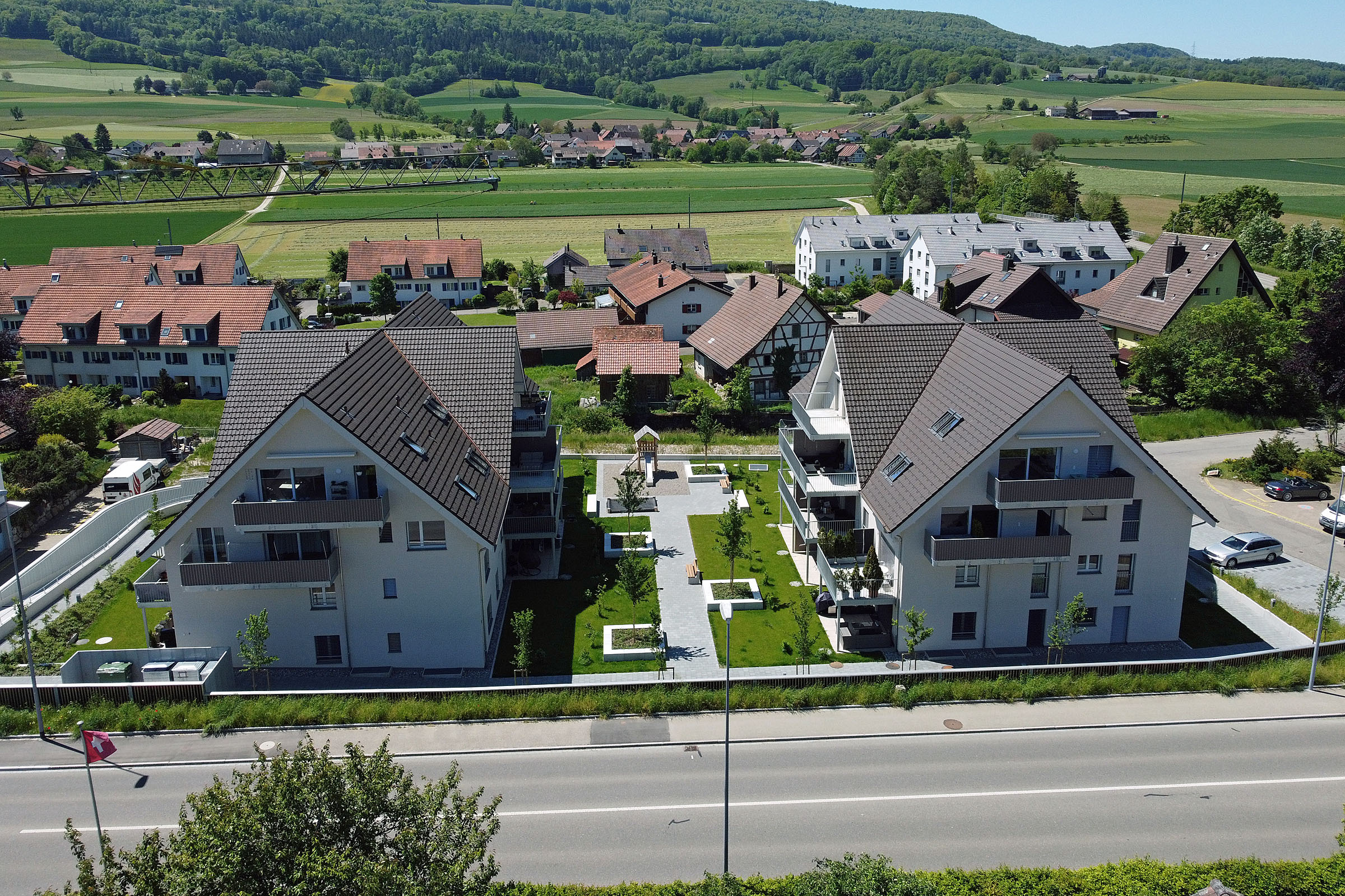 Grosse Gartensitzplätze und Balkone Grosse Gartensitzplätze und Balkone