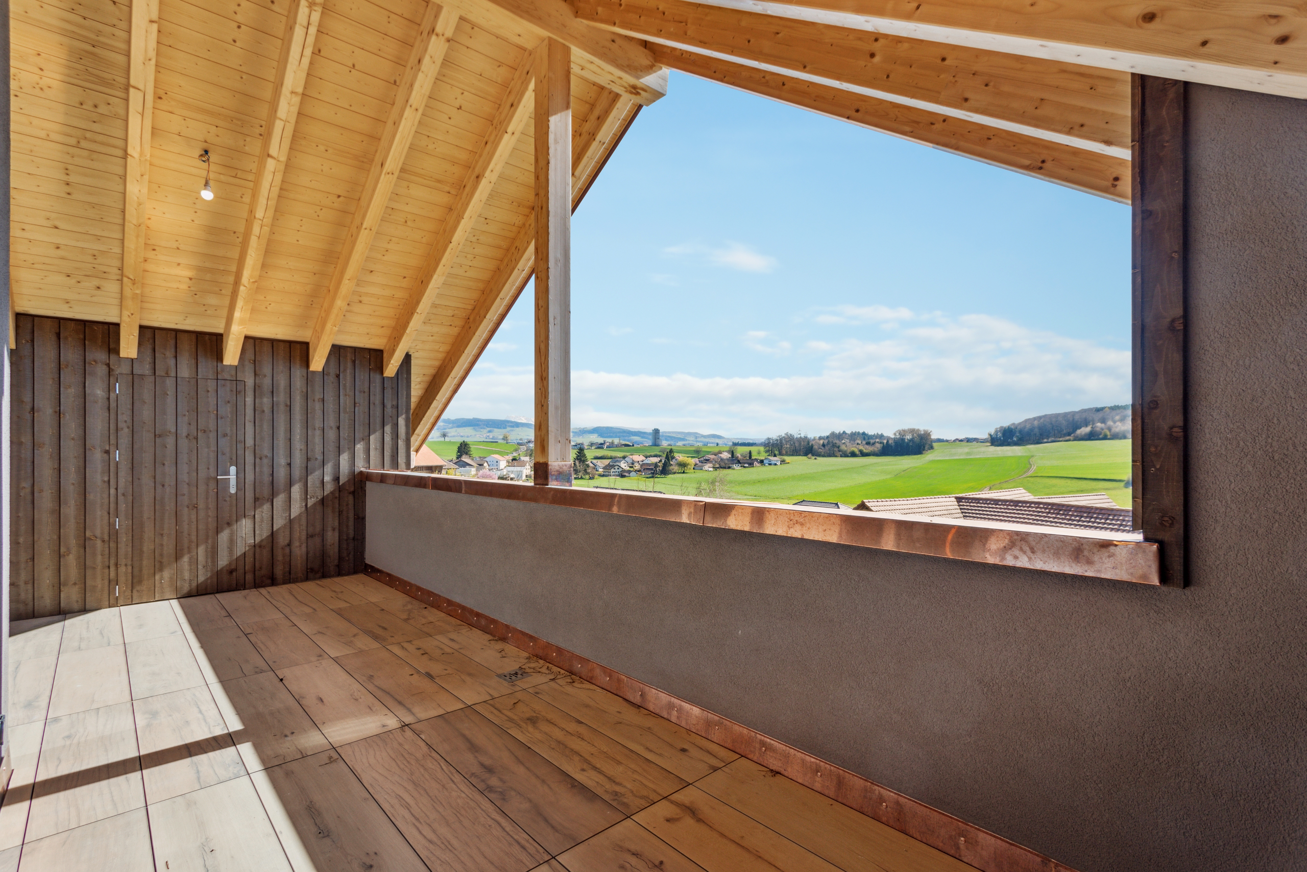 Die überdachte Terrasse mit Reduit