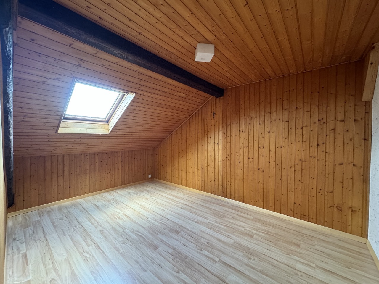 Logement 2ème étage et combles Logement 2ème étage et combles